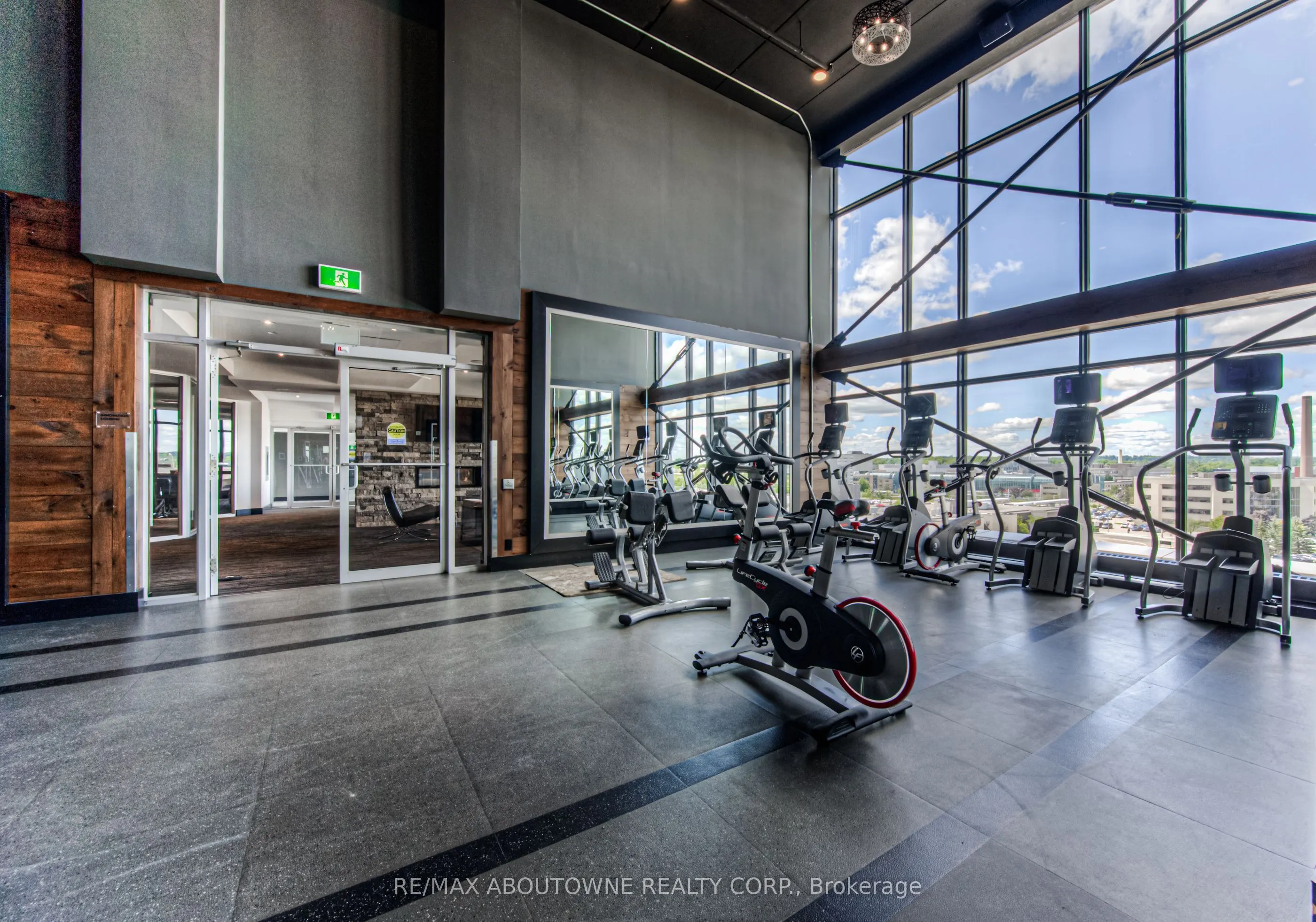330 Phillip Street, #S-1403