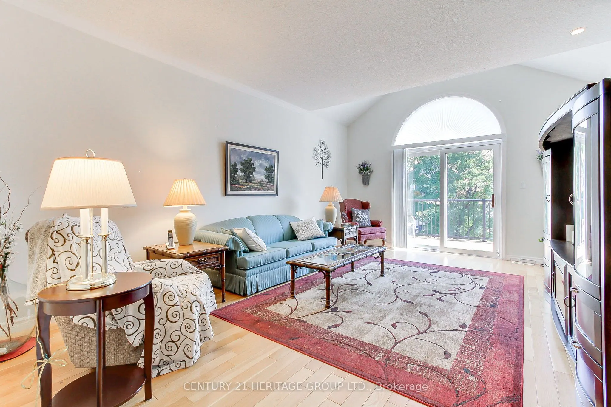 174 Lindsay Street N, #28j