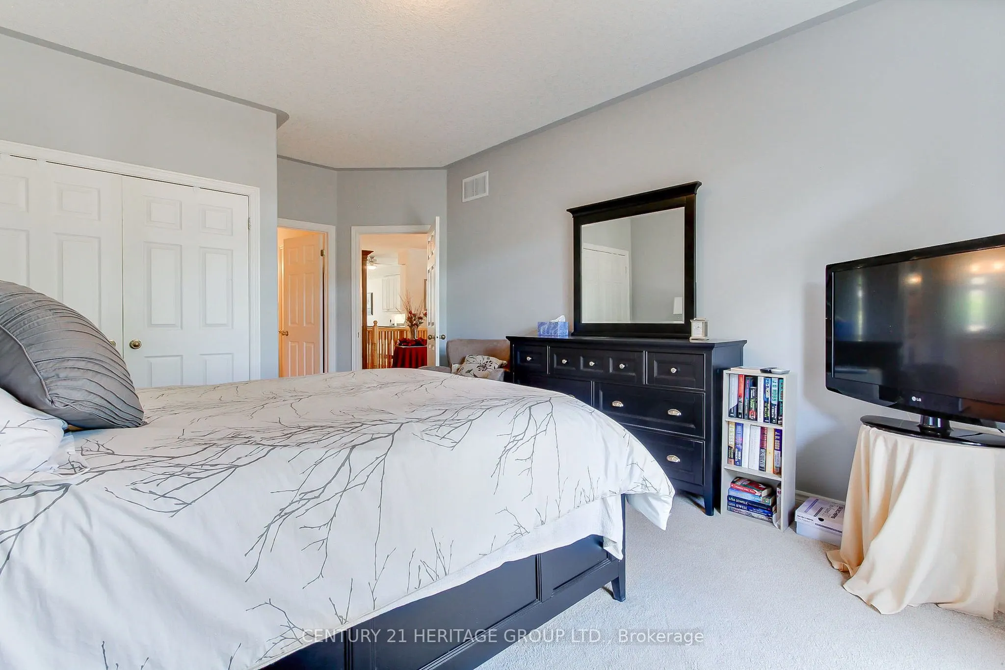174 Lindsay Street N, #28j