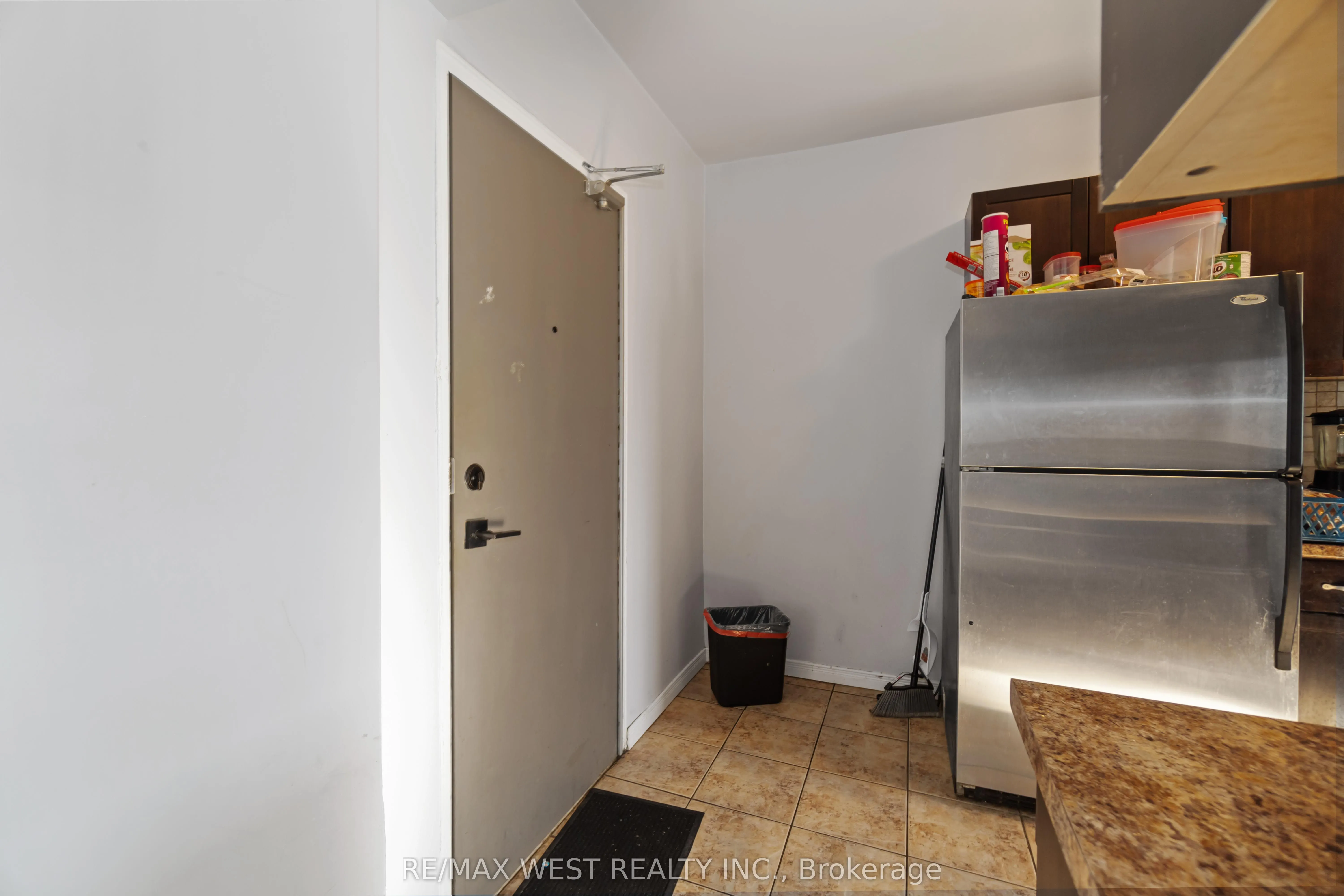 283 Fairway Road N, #90