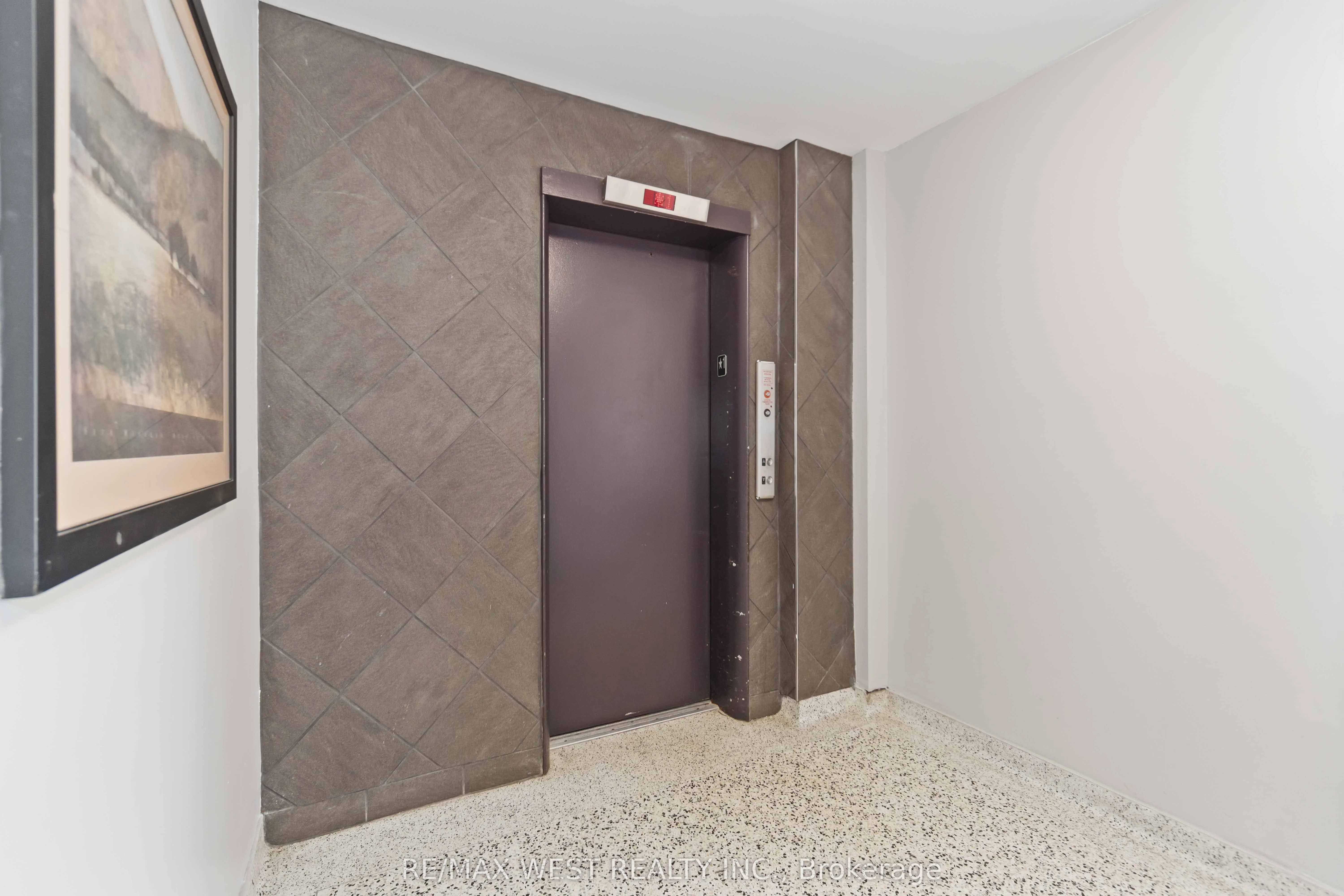 283 Fairway Road N, #90