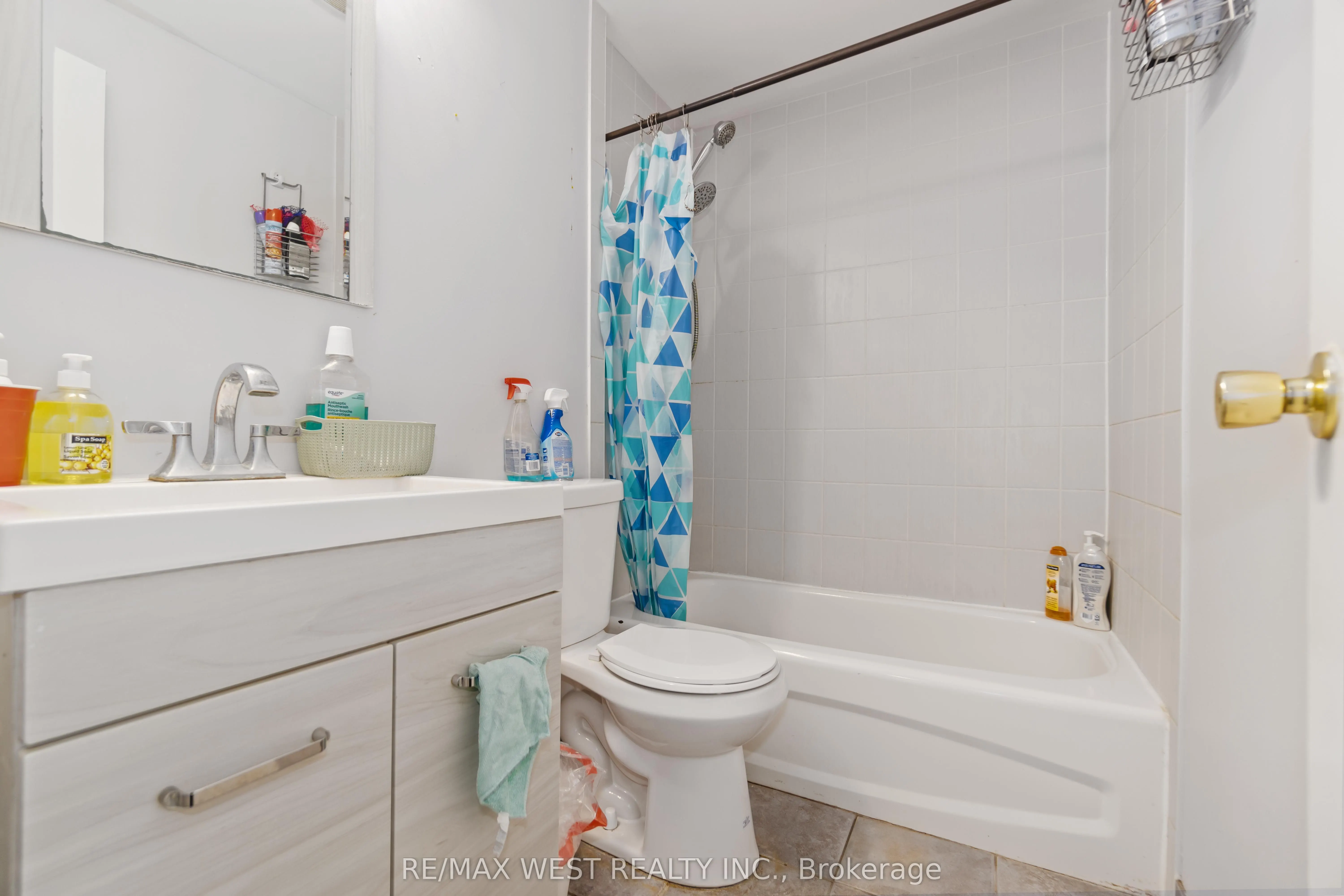 283 Fairway Road N, #90