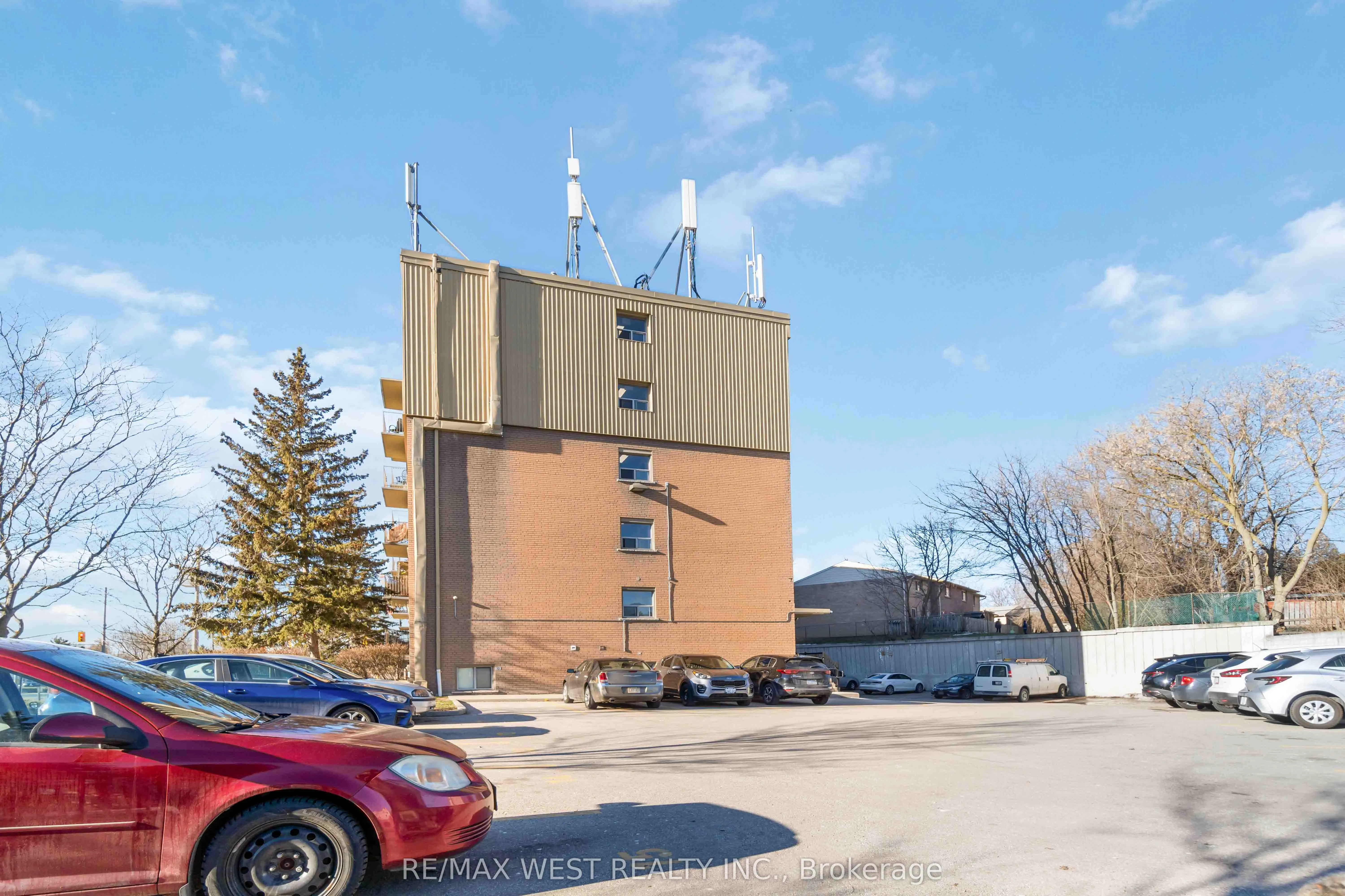 283 Fairway Road N, #90