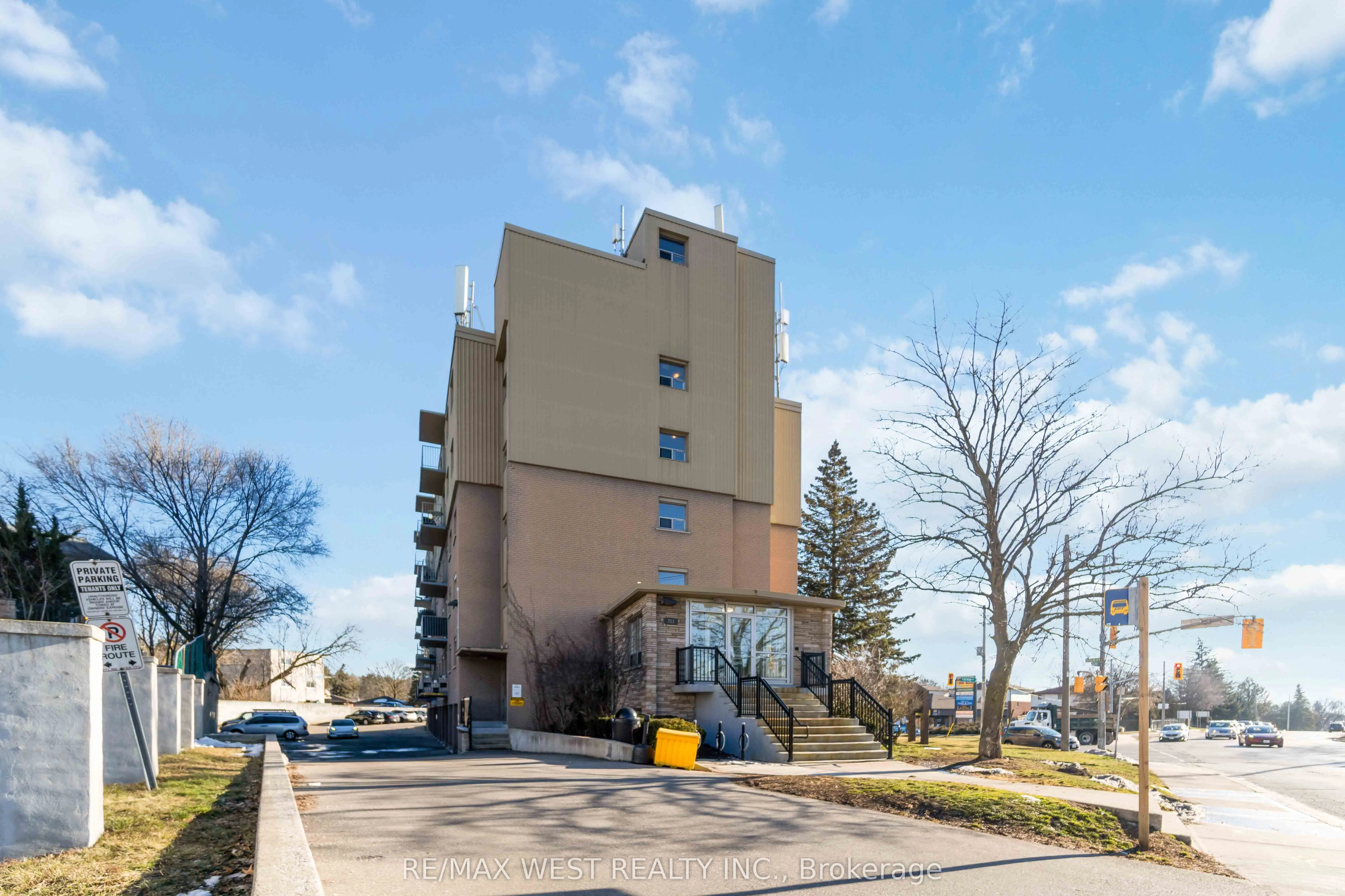 283 Fairway Road N, #90