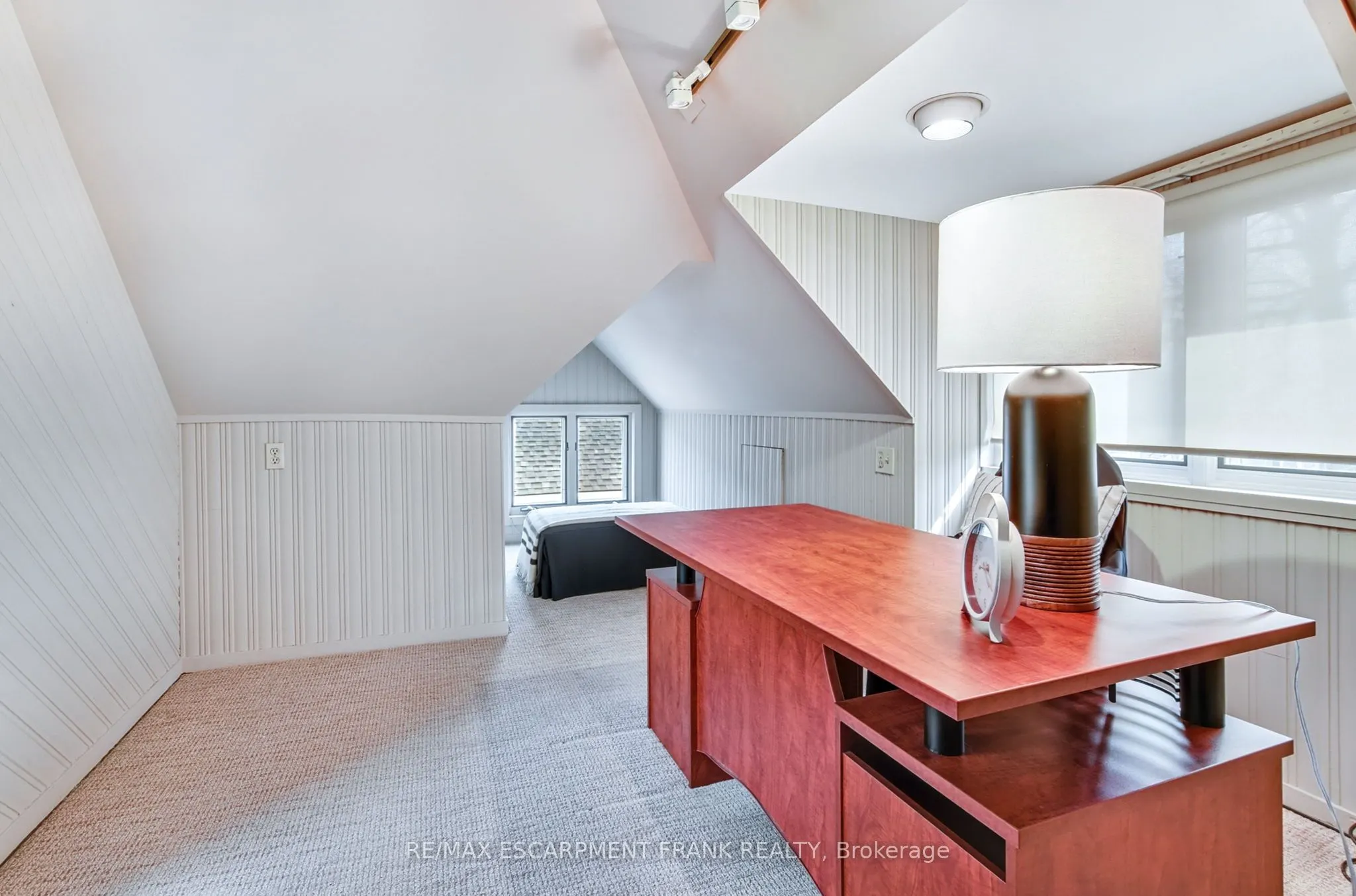 91 MOUNTAIN PARK Avenue