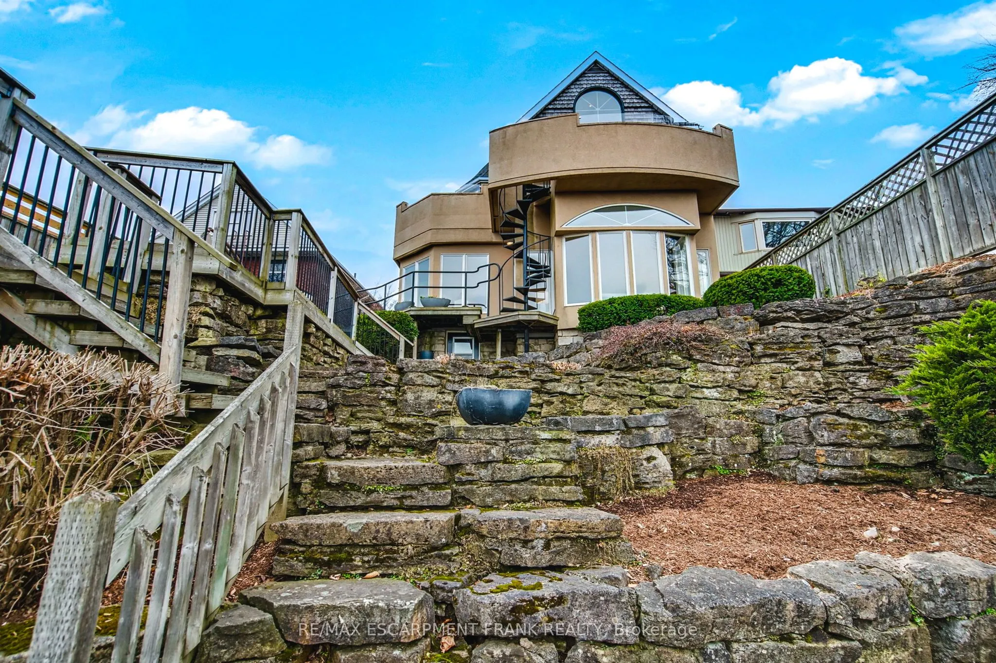 91 MOUNTAIN PARK Avenue