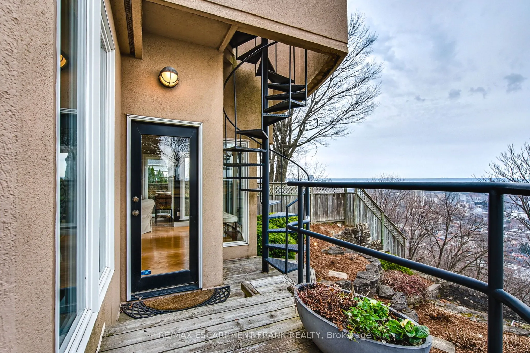 91 MOUNTAIN PARK Avenue