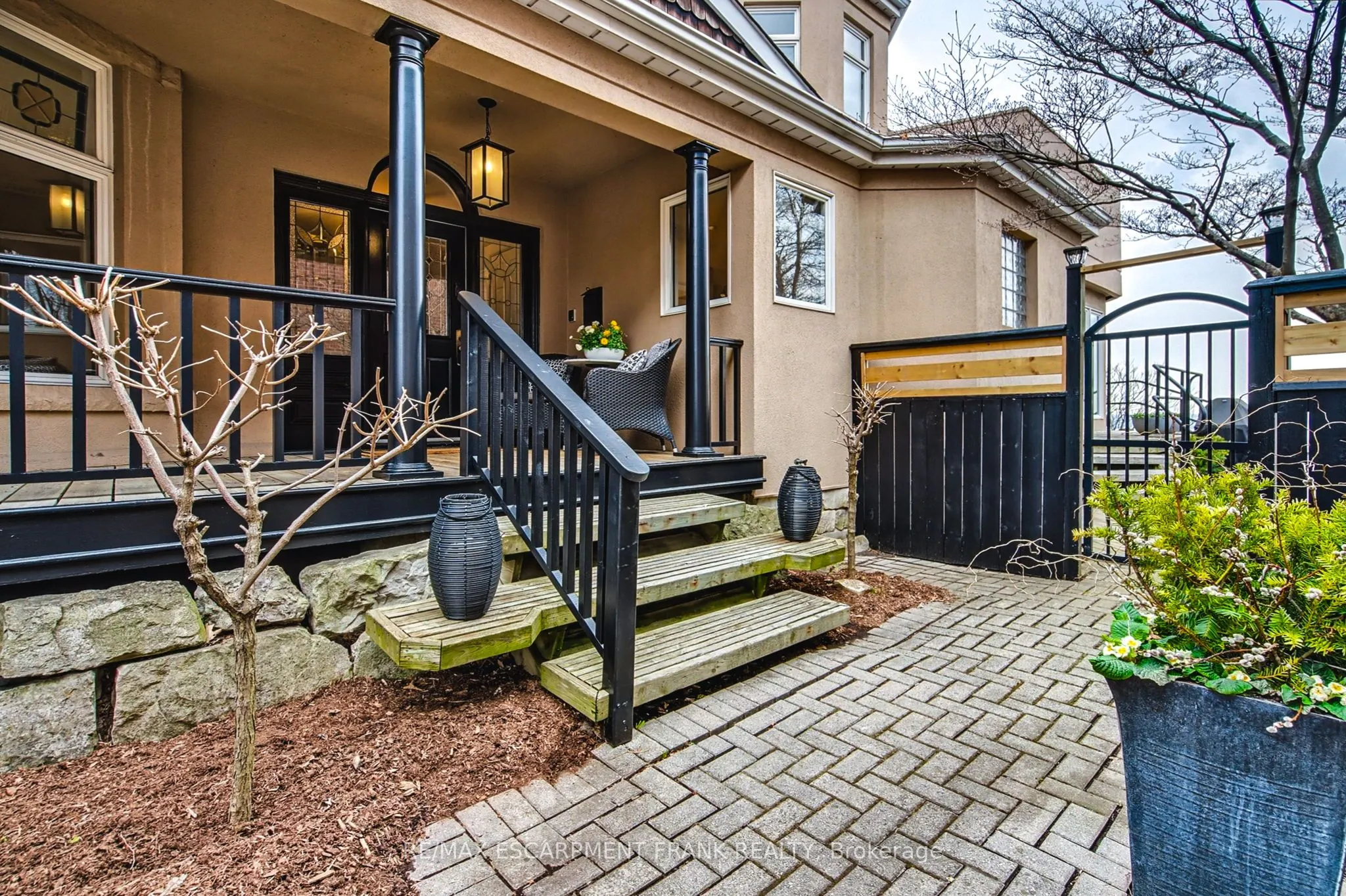 91 MOUNTAIN PARK Avenue