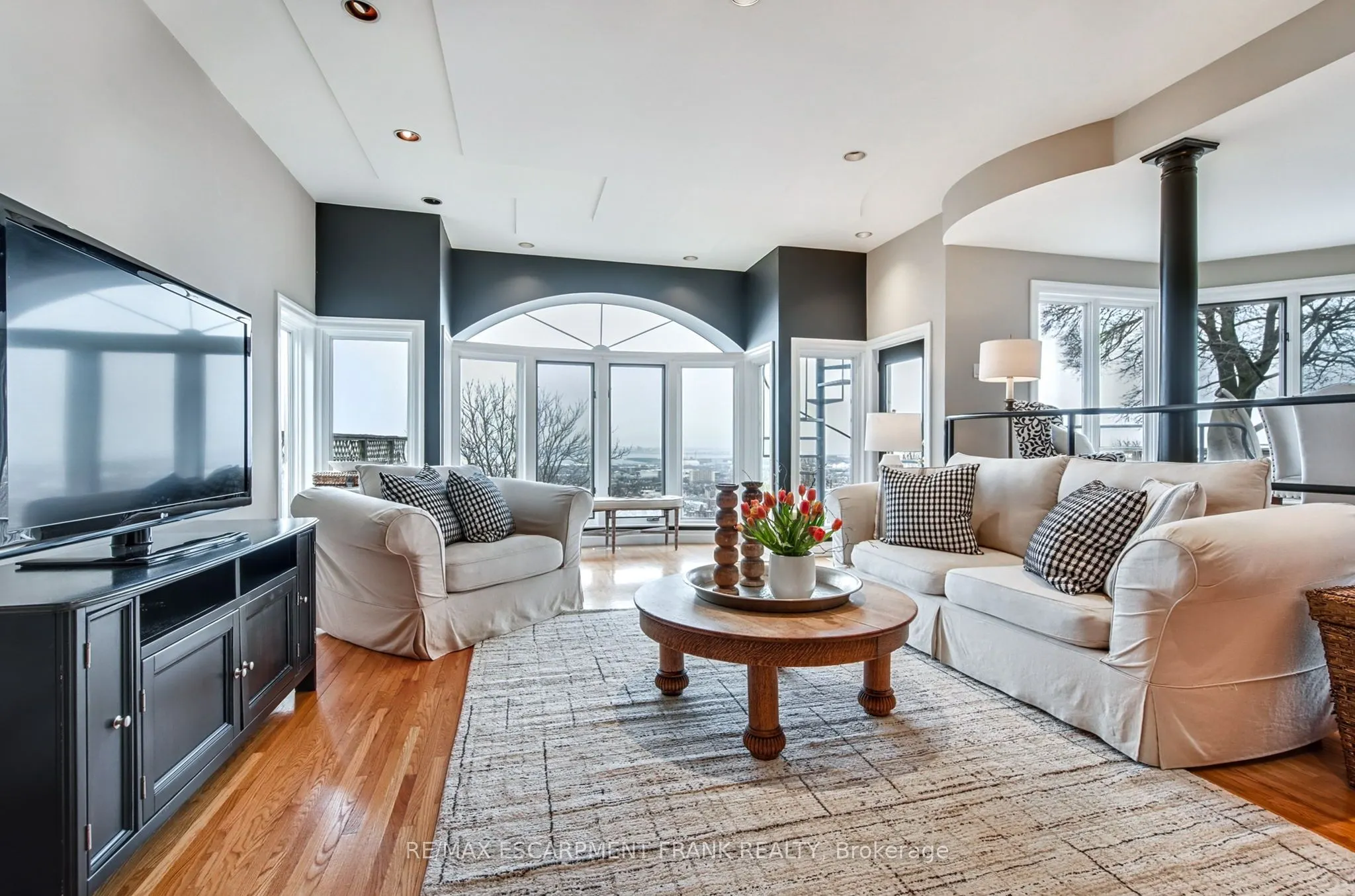 91 MOUNTAIN PARK Avenue