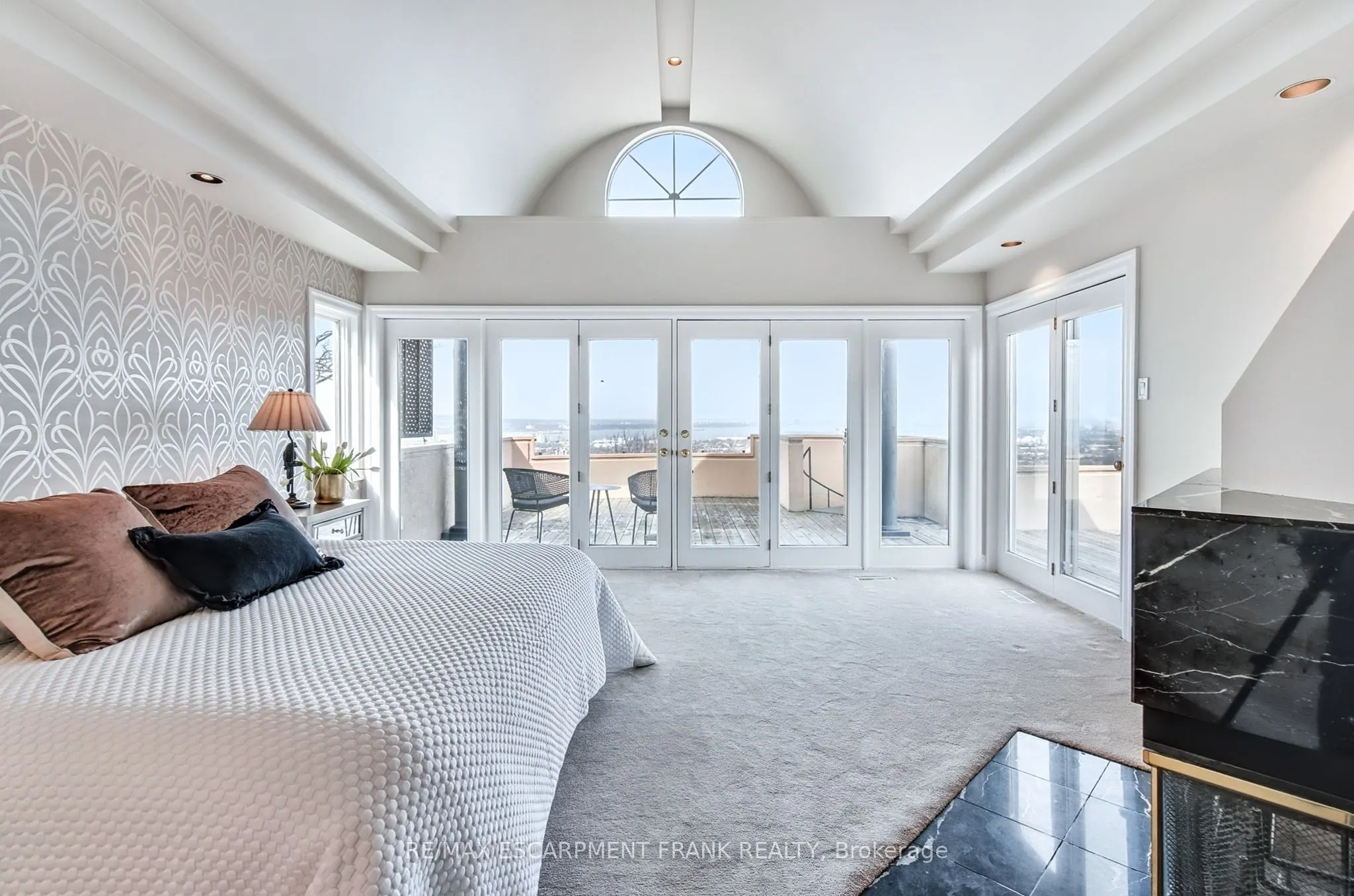 91 MOUNTAIN PARK Avenue