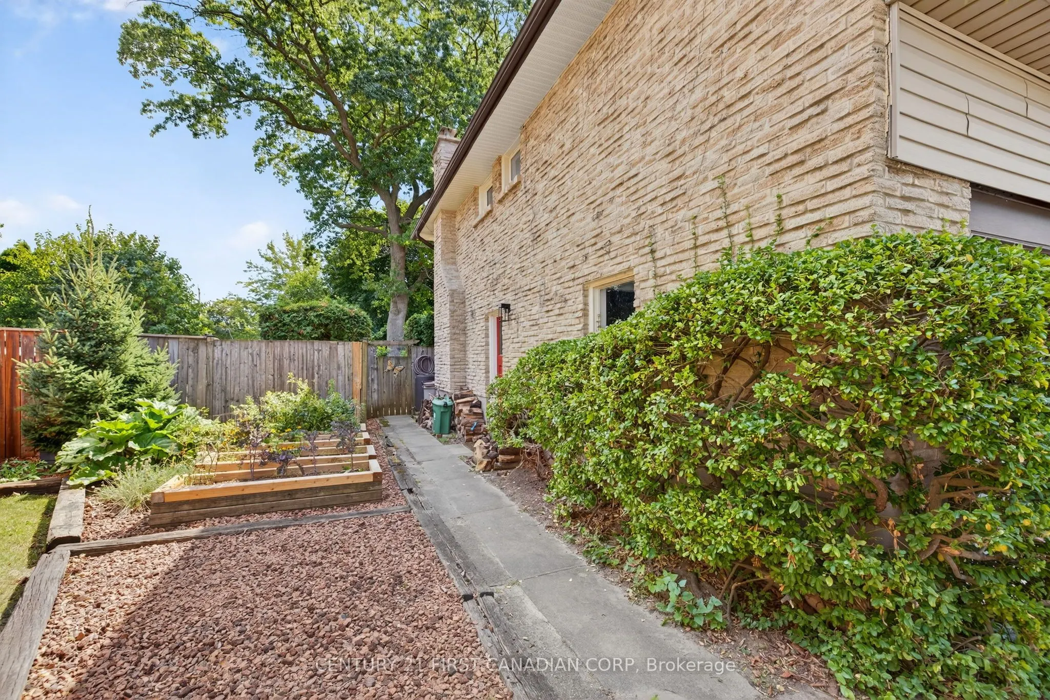 1432 Norman Place