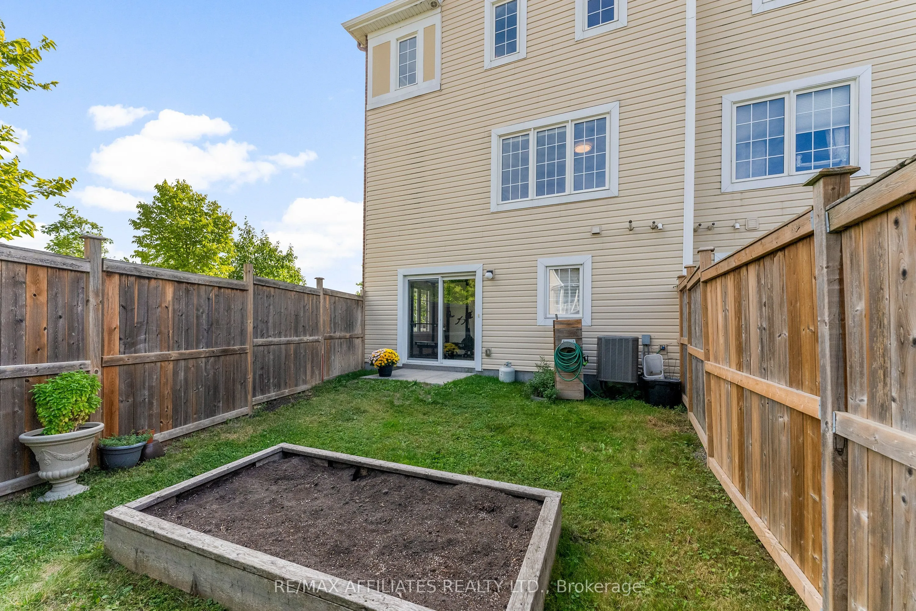 407 Coldwater Crescent