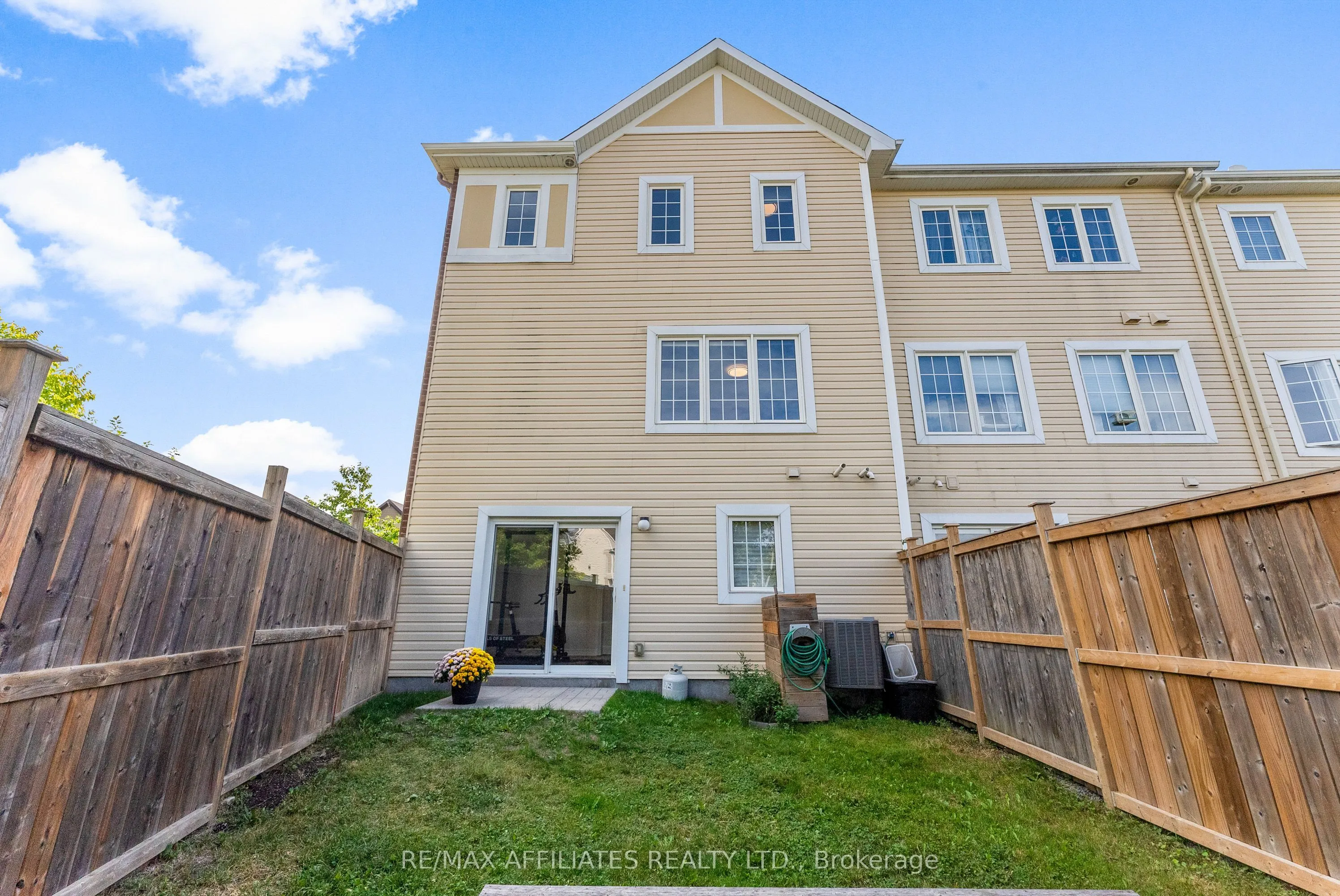 407 Coldwater Crescent