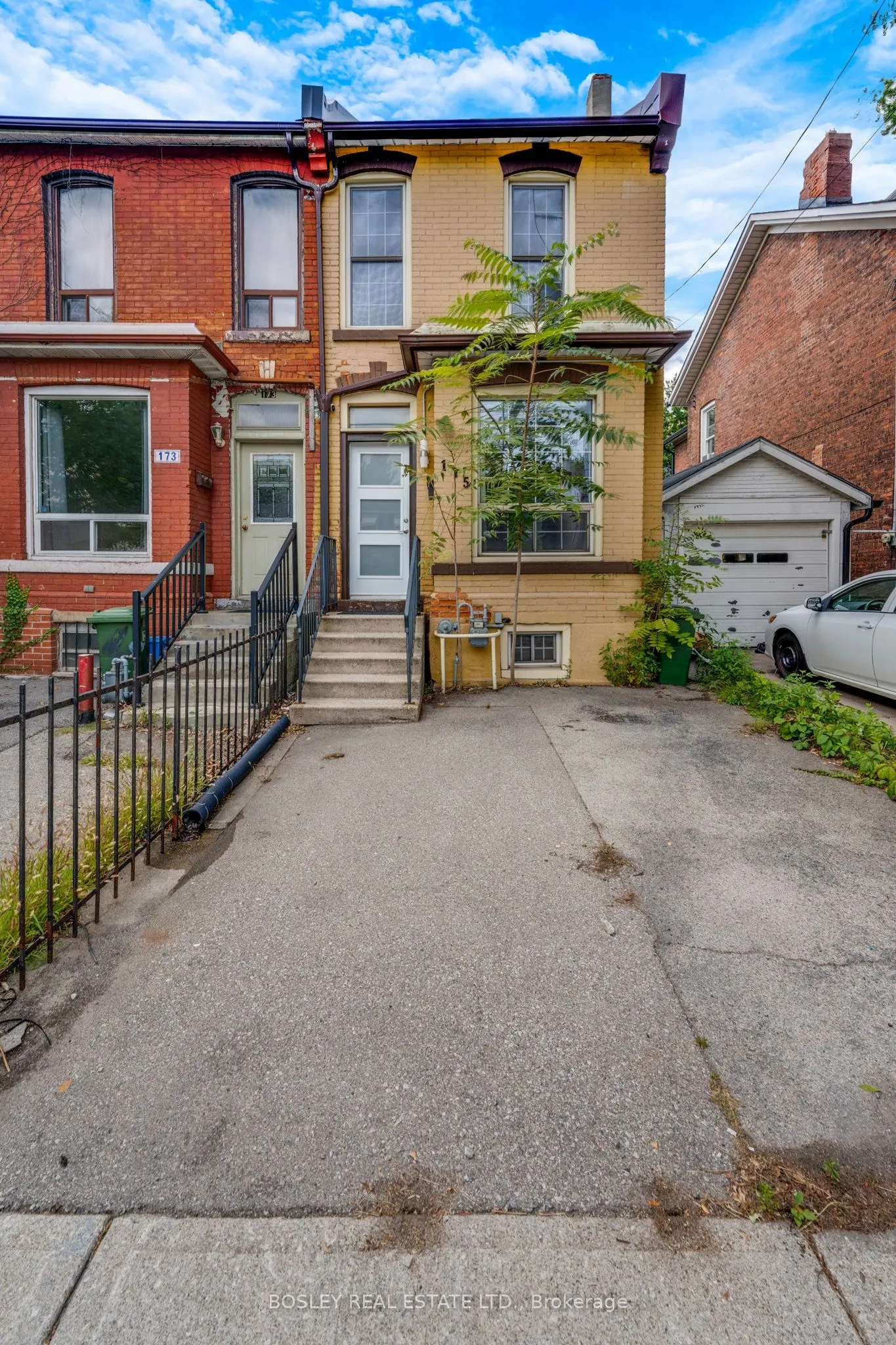 175 MacNab Street N