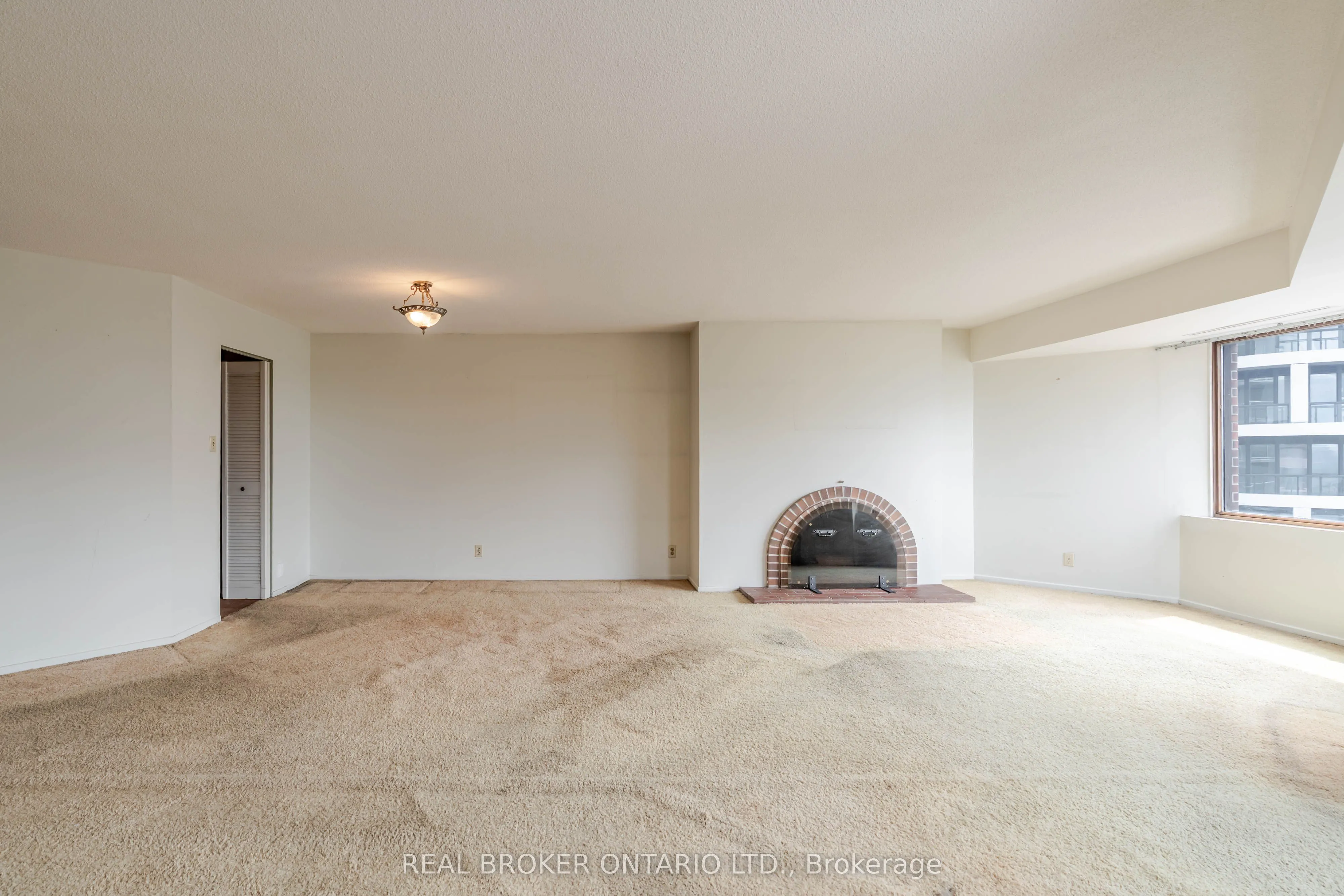 151 Bay Street, #1402