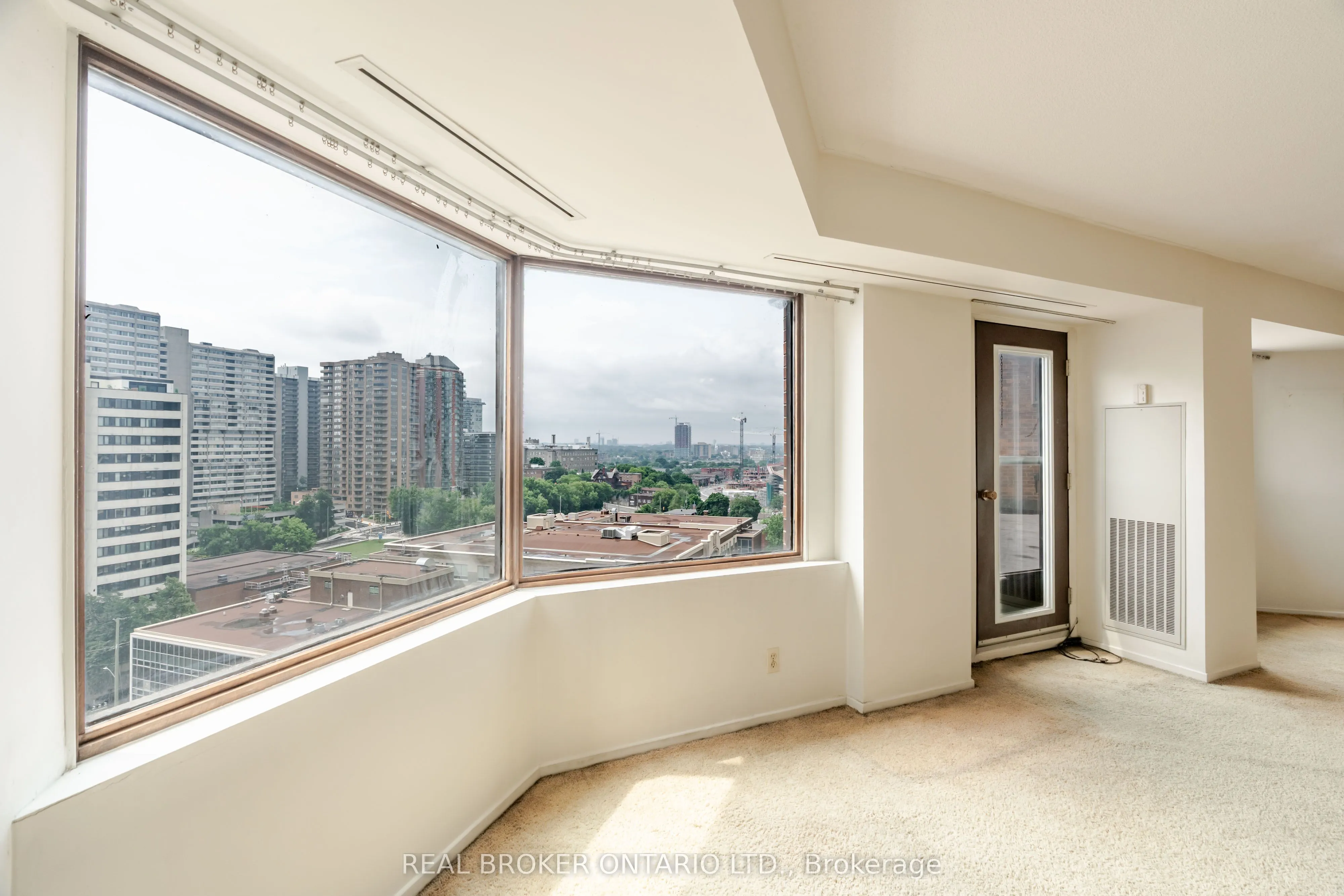 151 Bay Street, #1402