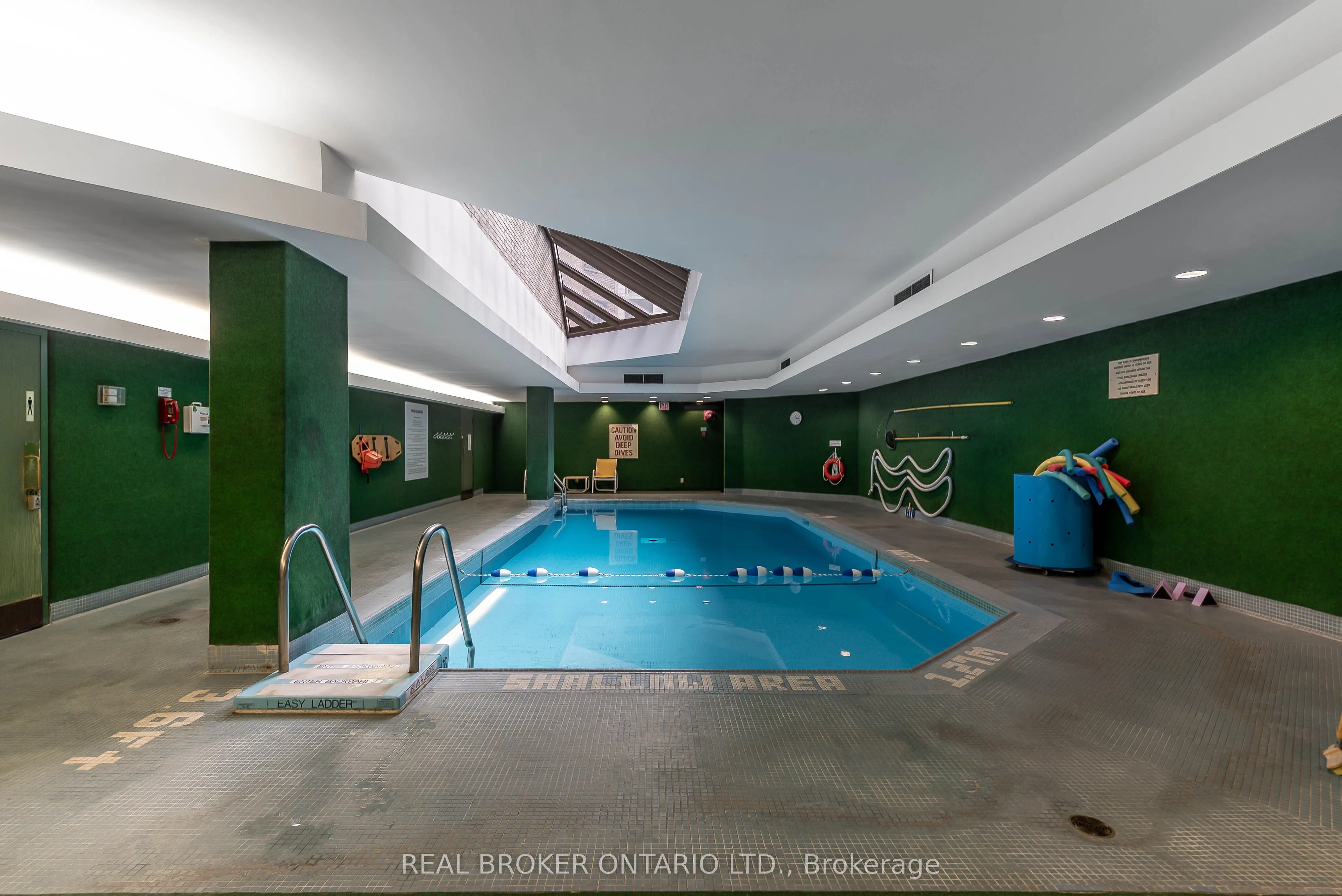 151 Bay Street, #1402