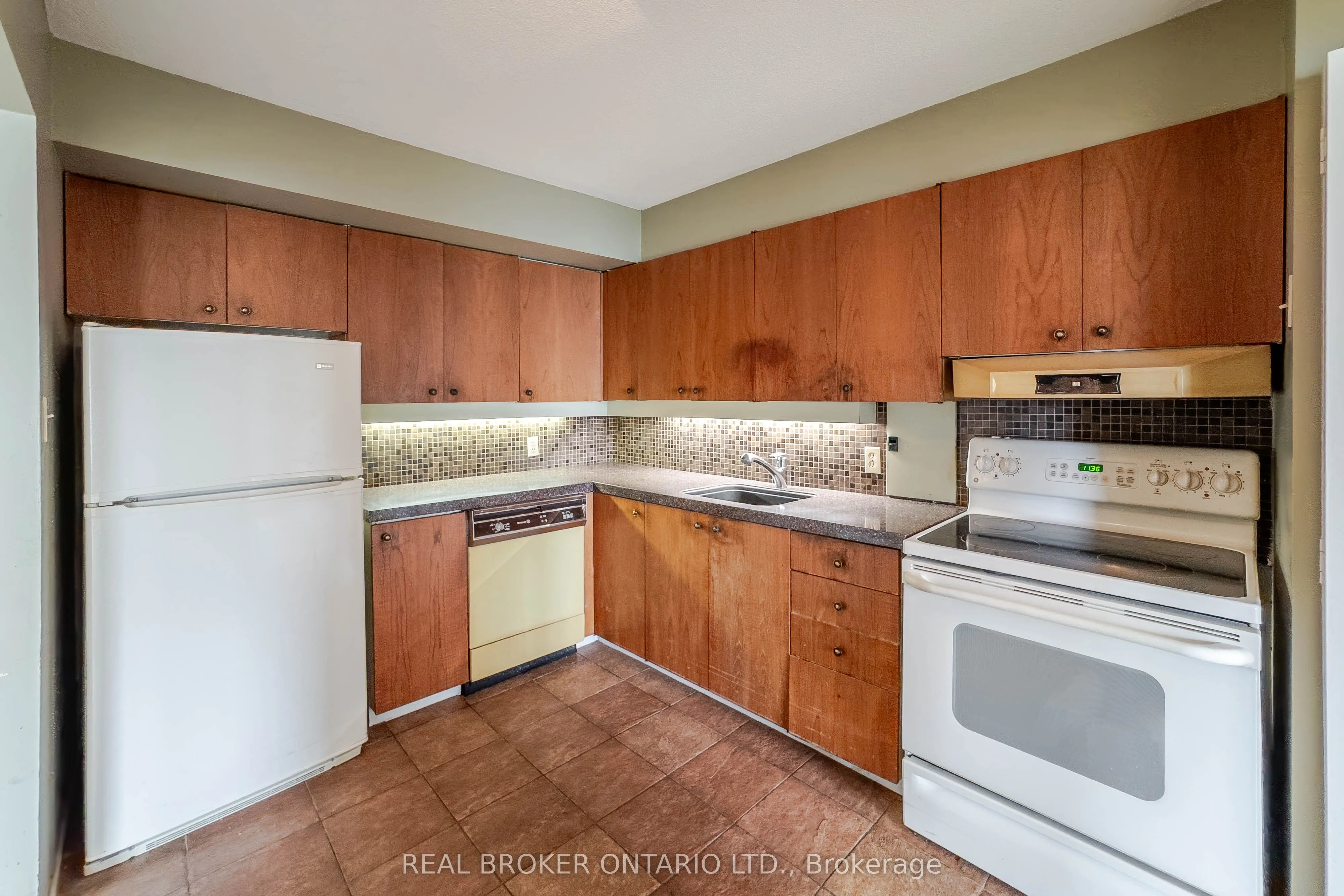 151 Bay Street, #1402
