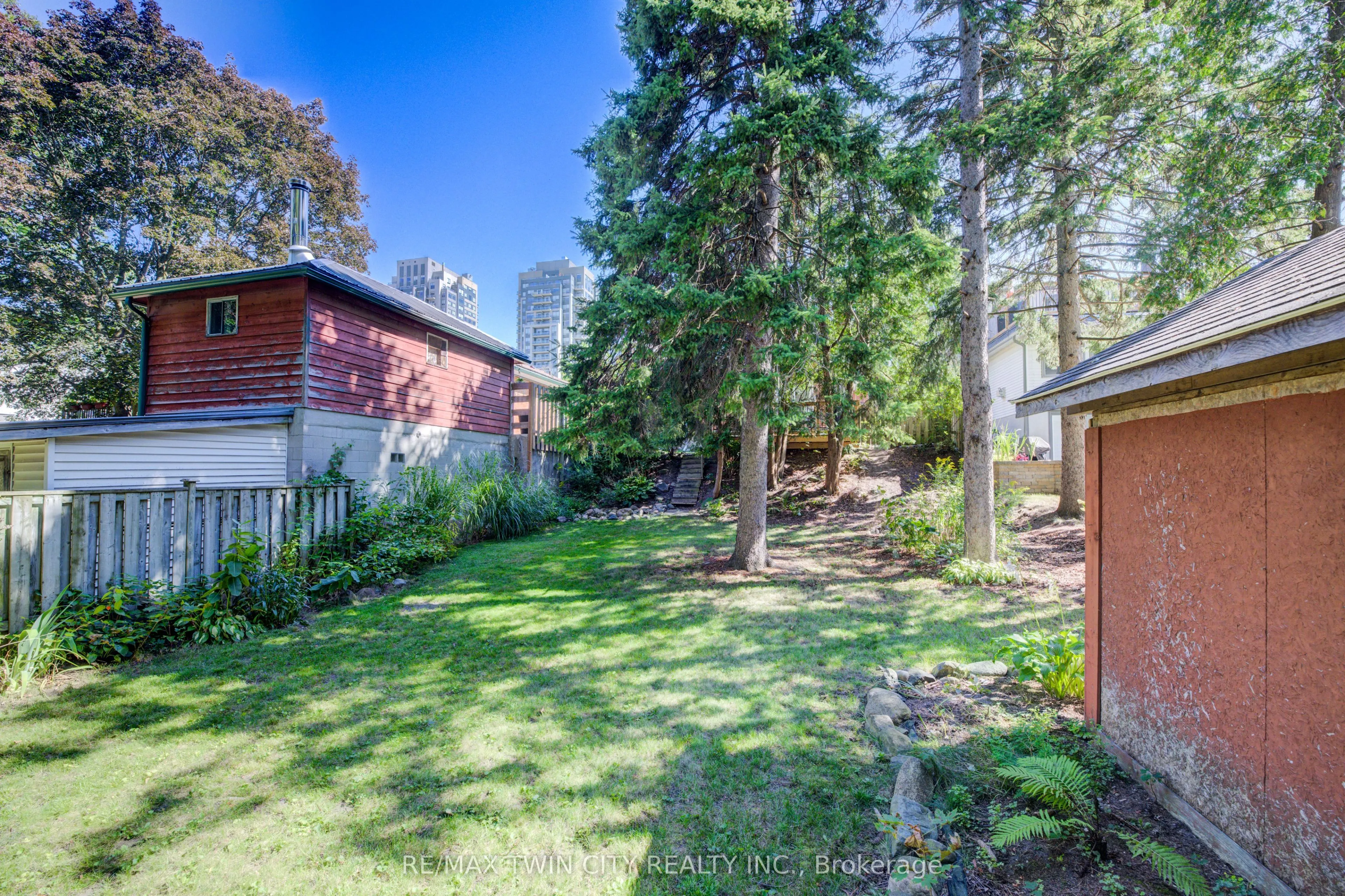 19 Dunbar Road N