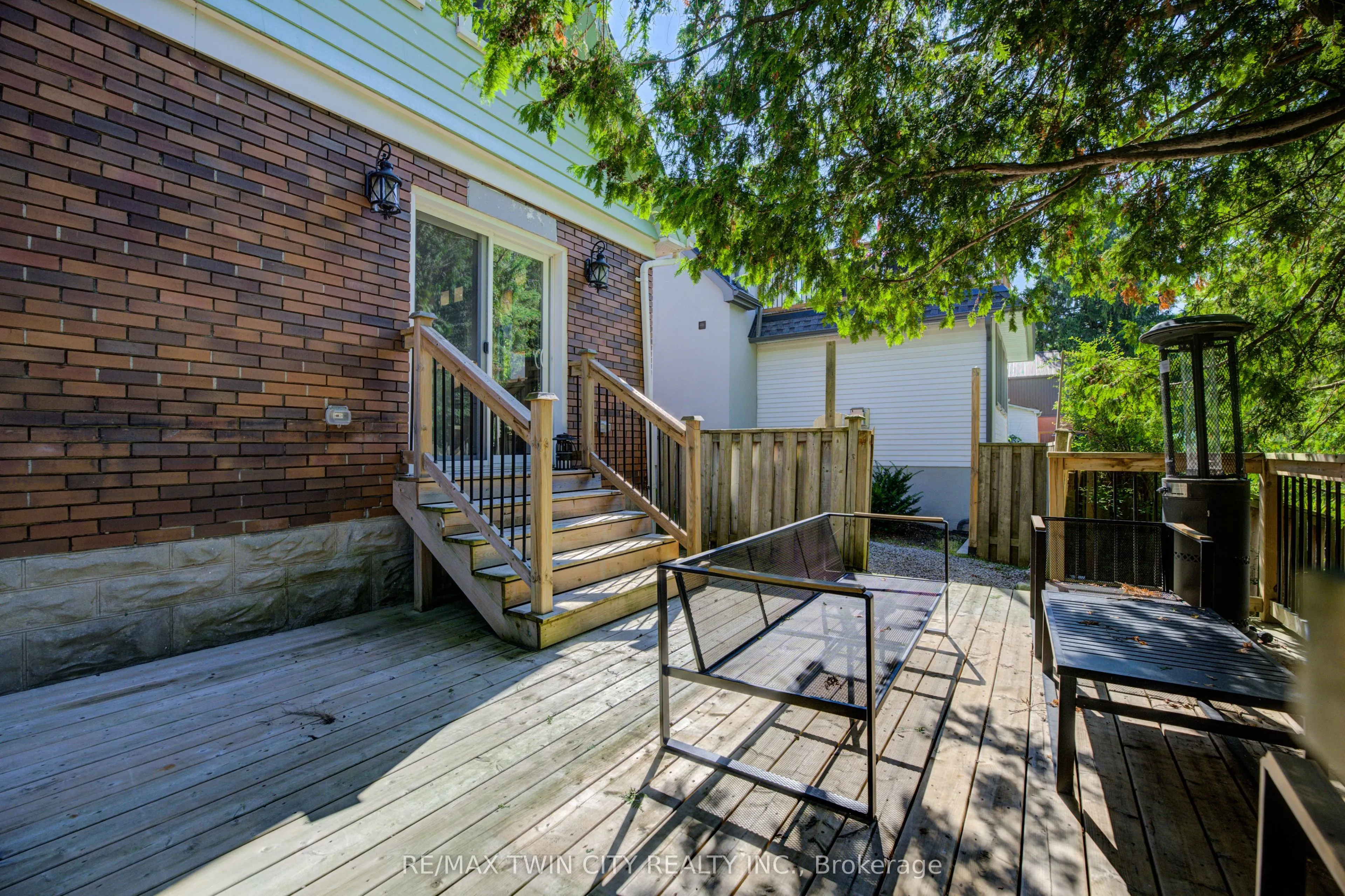 19 Dunbar Road N