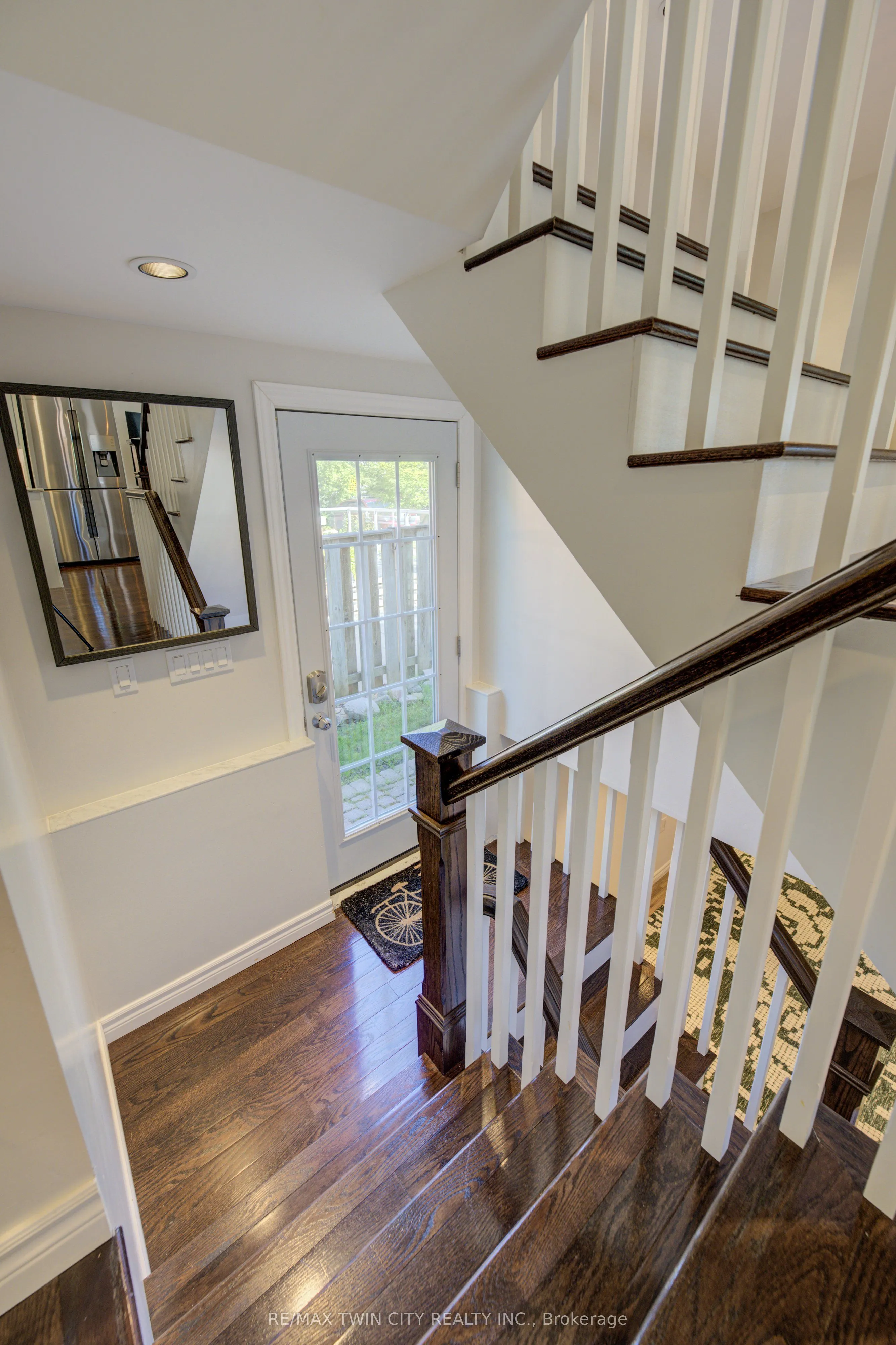 19 Dunbar Road N