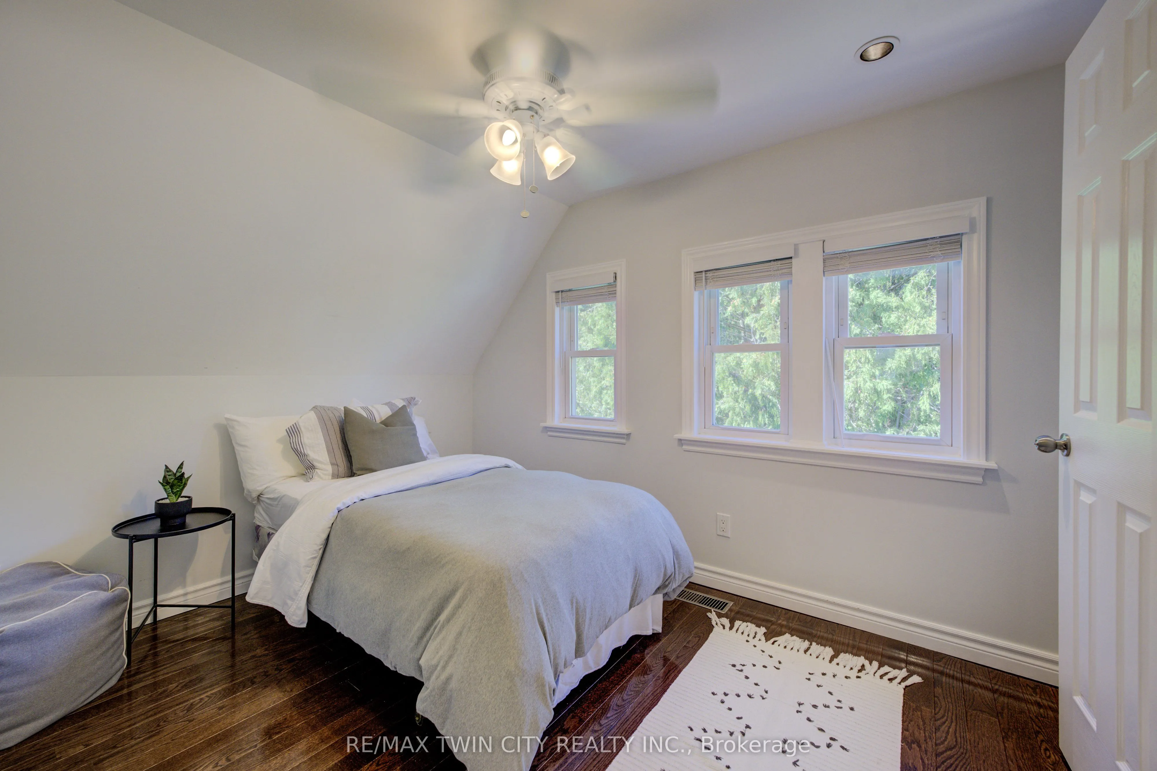 19 Dunbar Road N