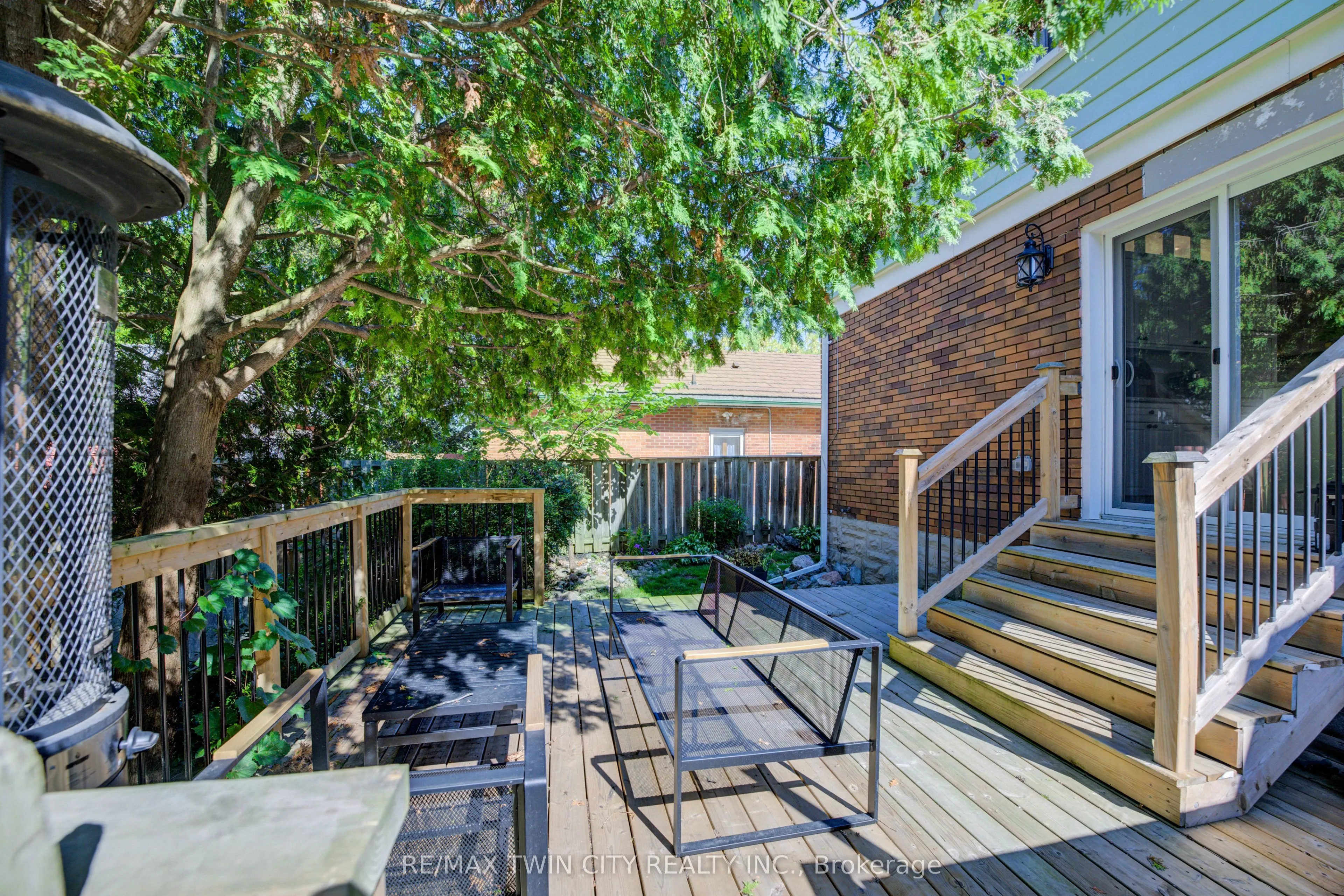 19 Dunbar Road N