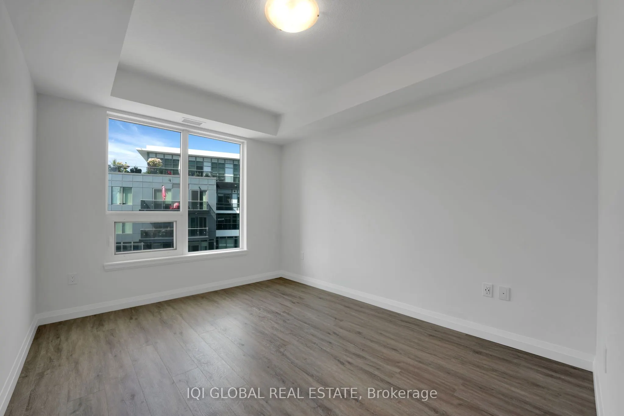 93 Arthur Street S, #907