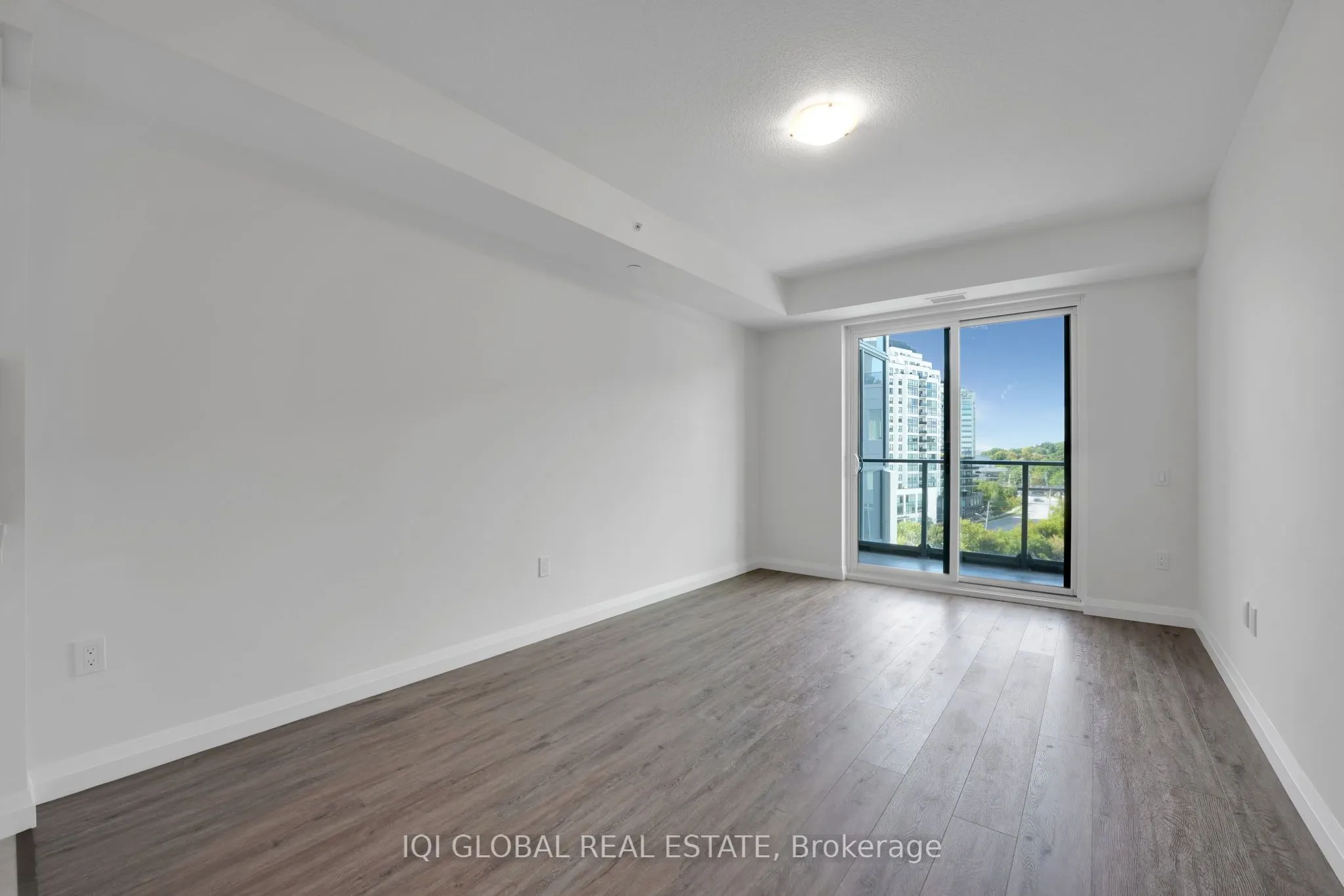 93 Arthur Street S, #907