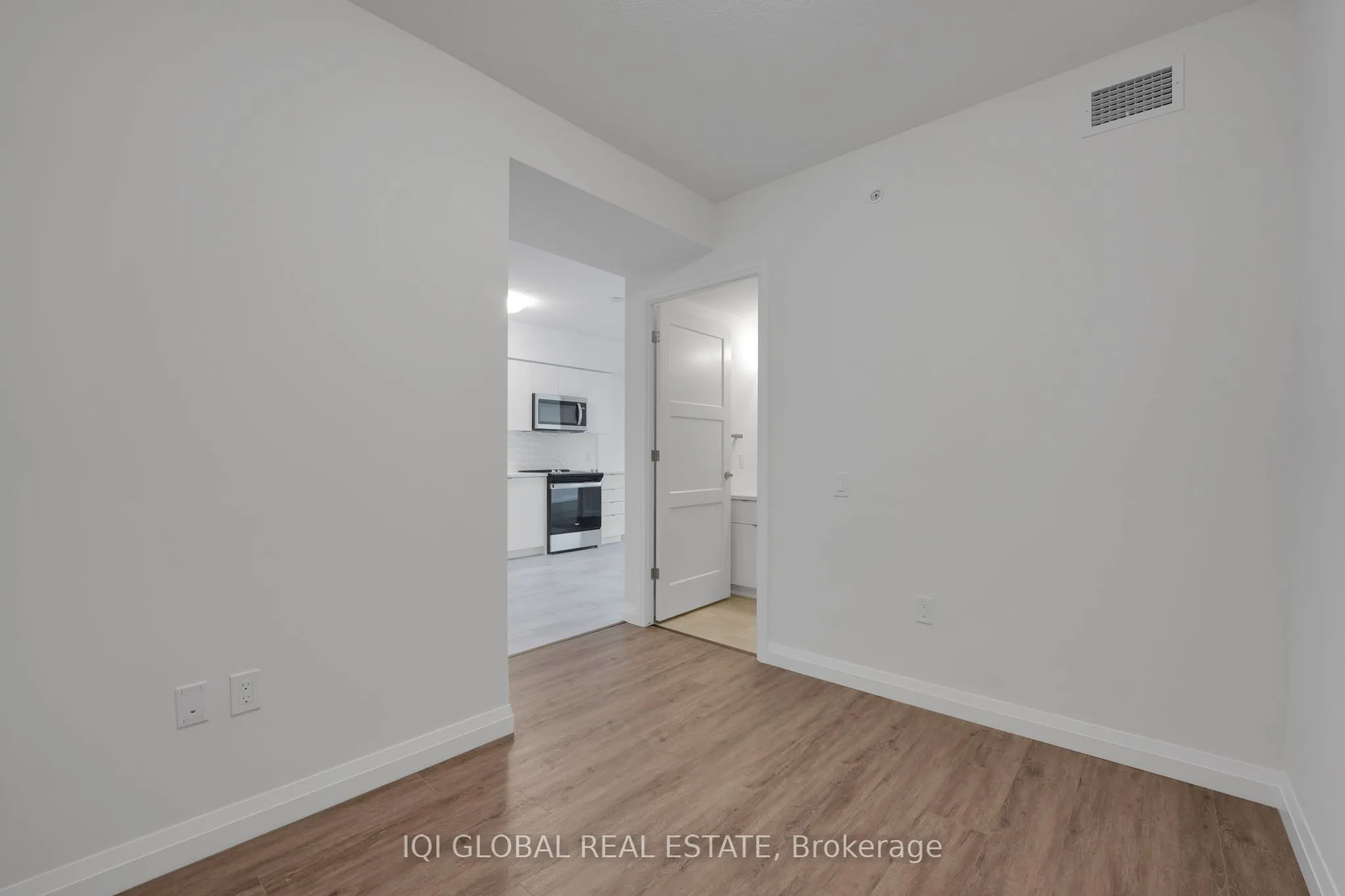 93 Arthur Street S, #907