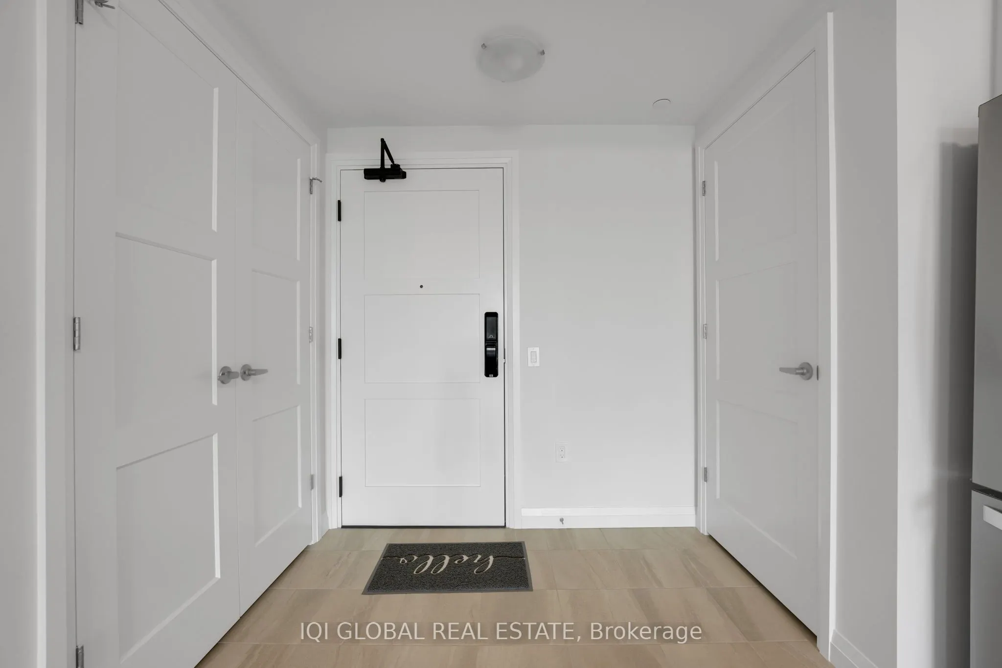 93 Arthur Street S, #907
