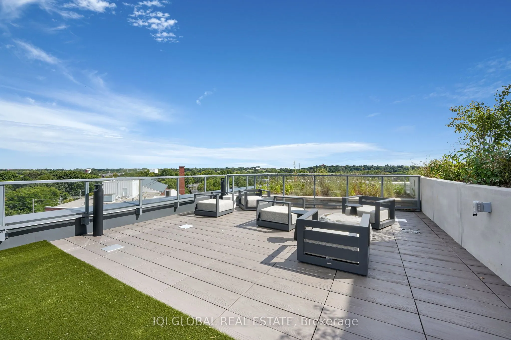 93 Arthur Street S, #907