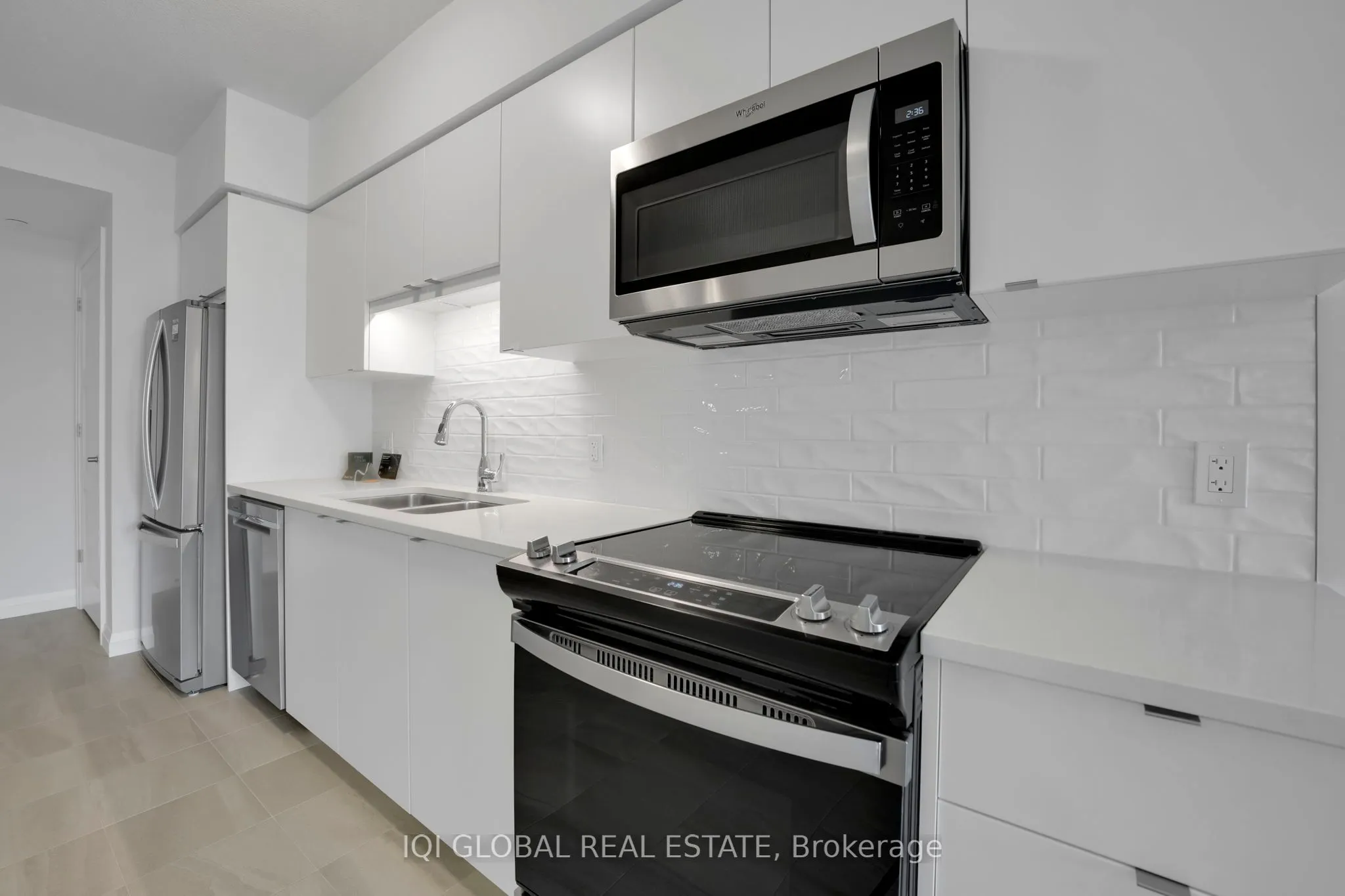 93 Arthur Street S, #907