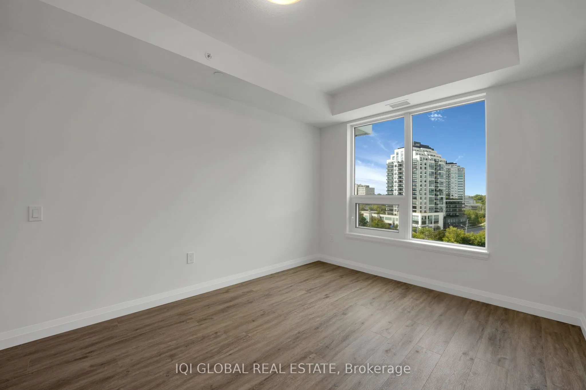 93 Arthur Street S, #907