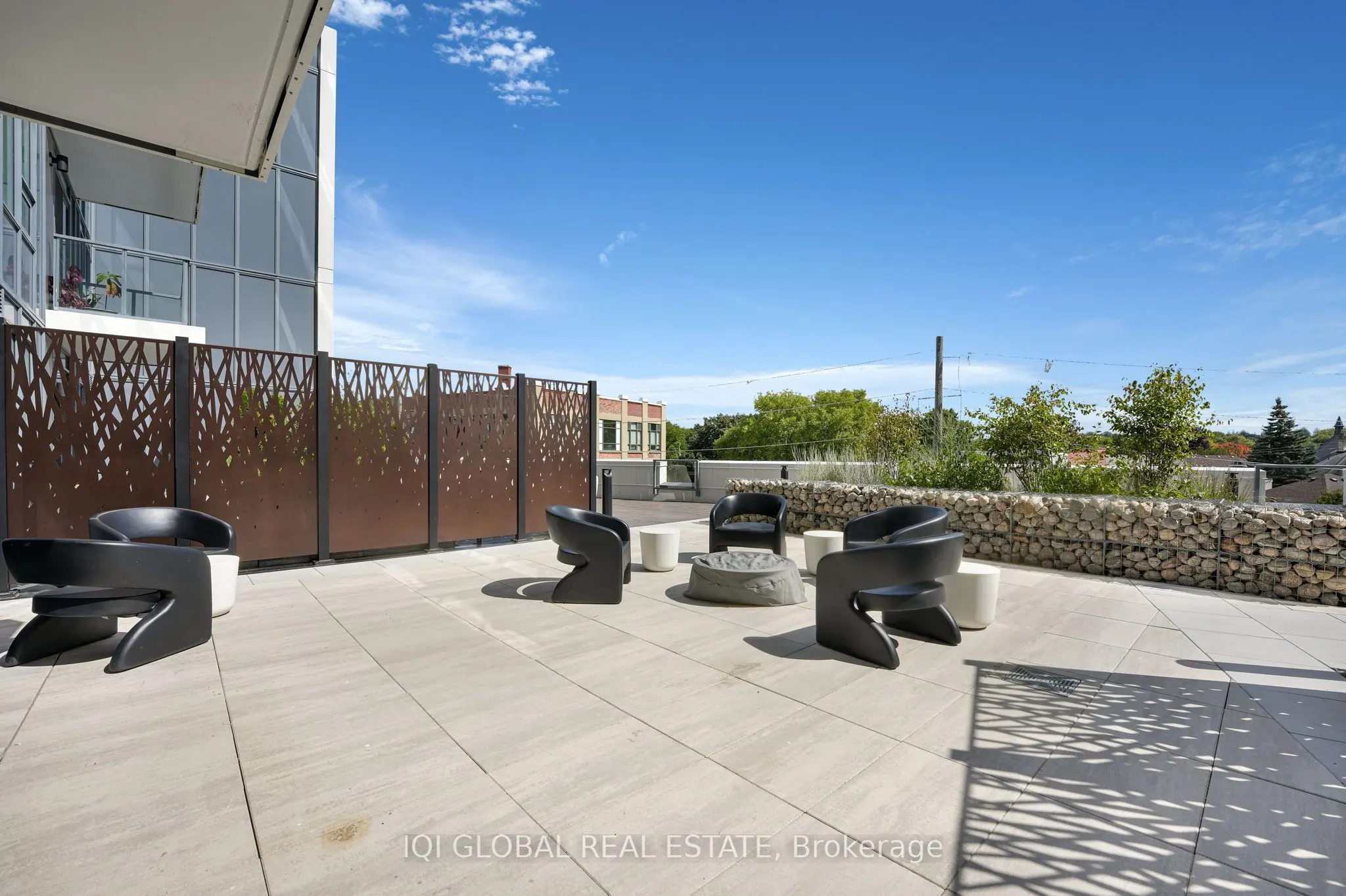 93 Arthur Street S, #907