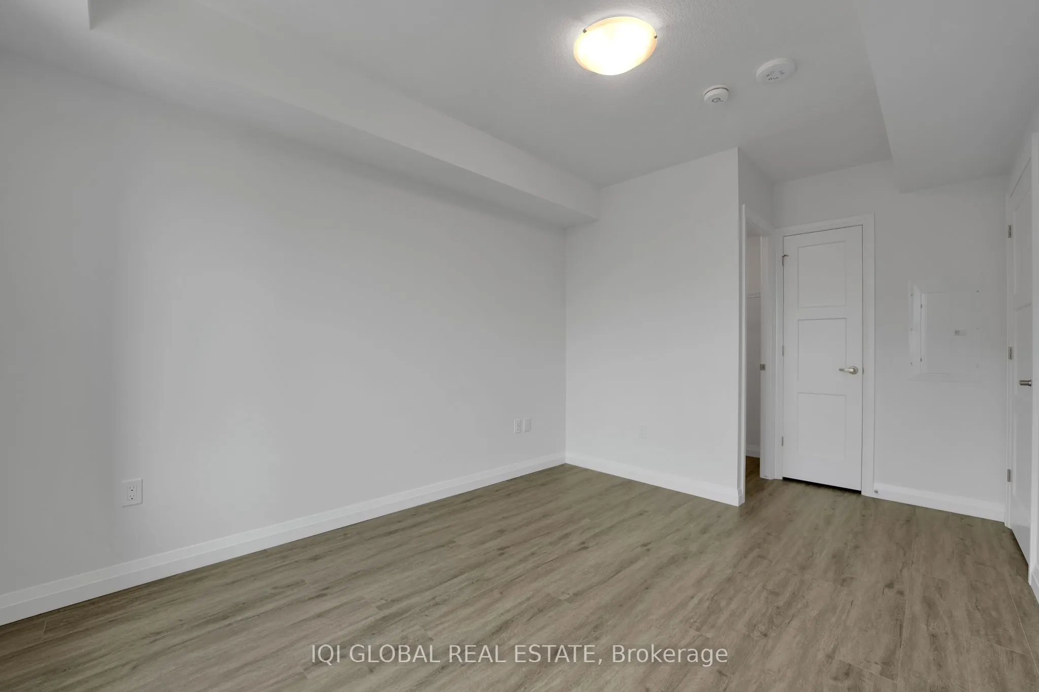 93 Arthur Street S, #907
