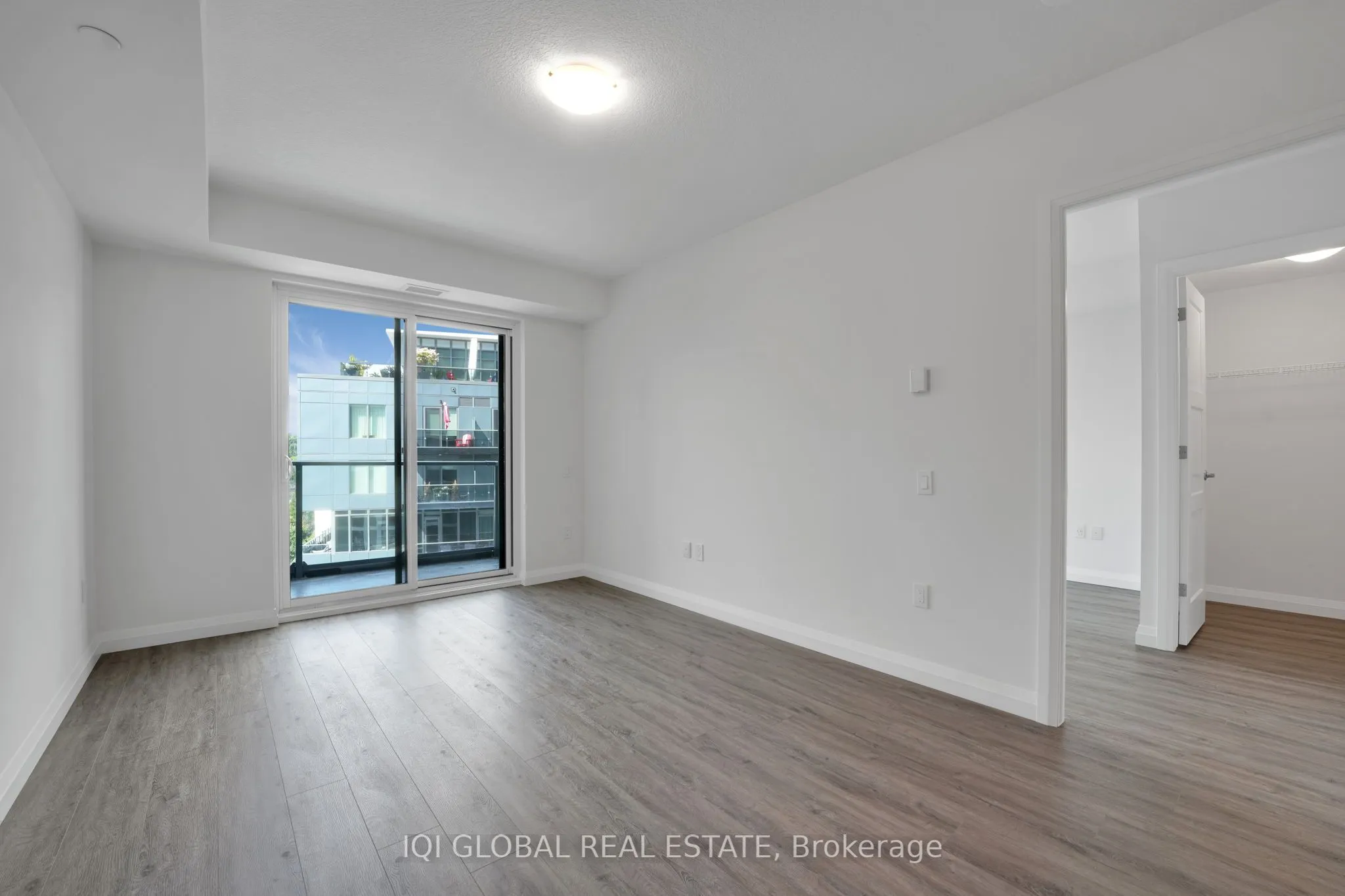 93 Arthur Street S, #907