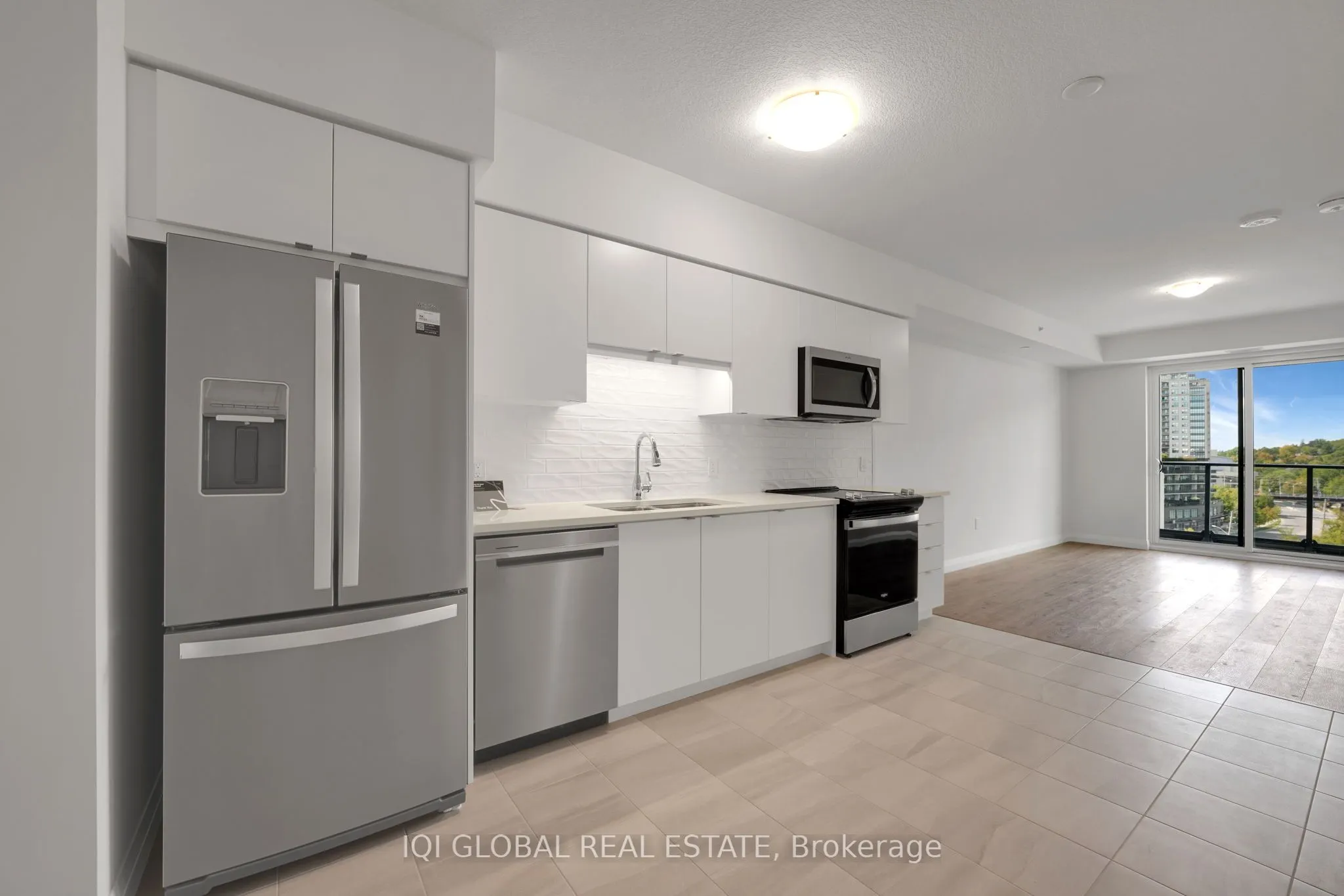93 Arthur Street S, #907