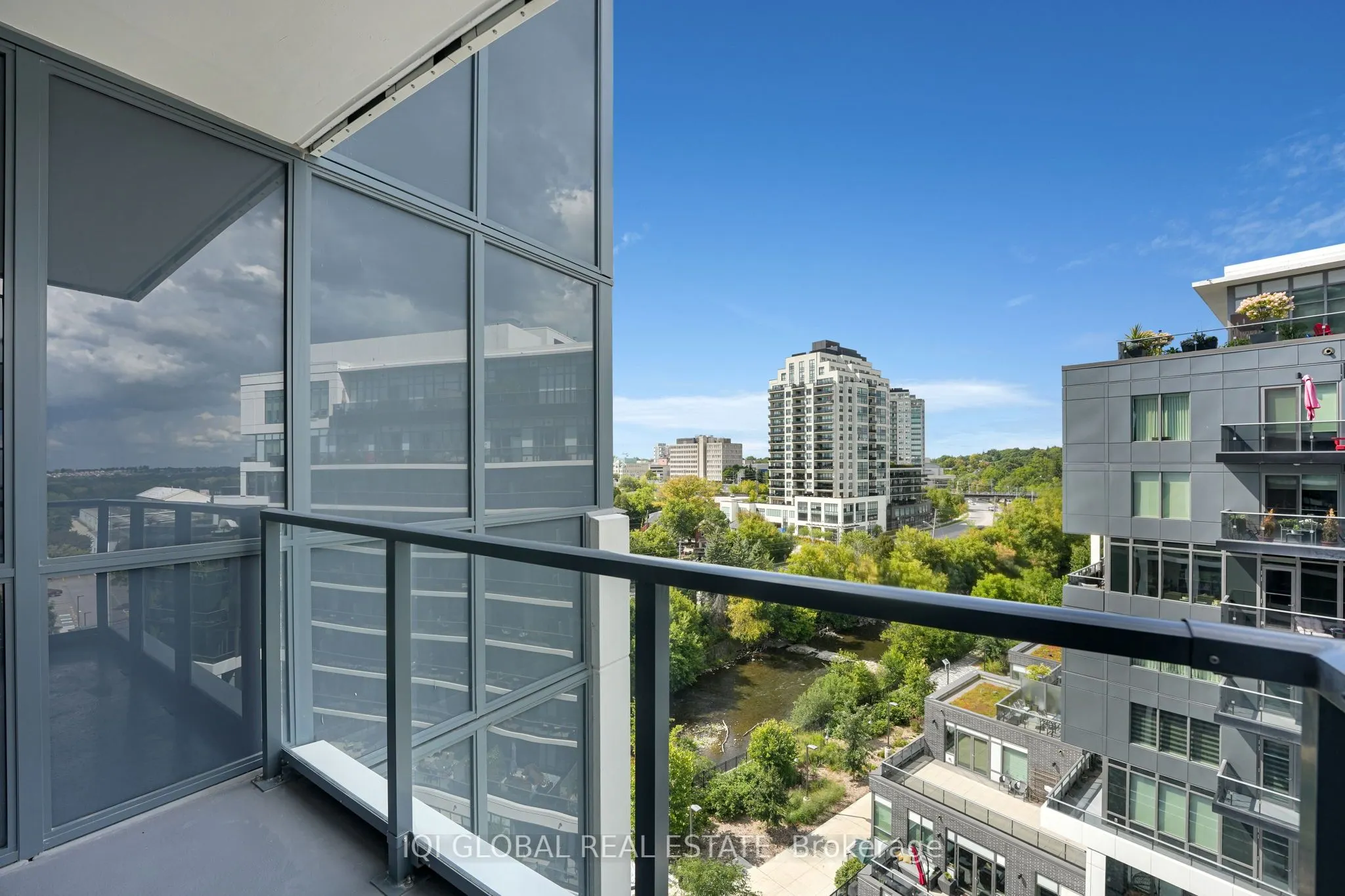 93 Arthur Street S, #907