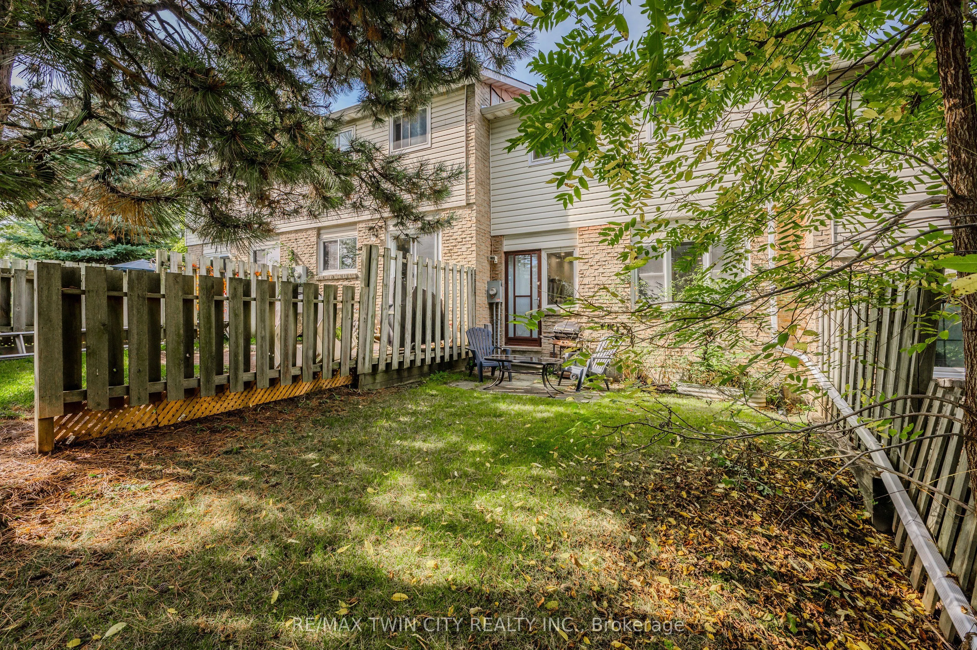308 Bluevale Street N, #E