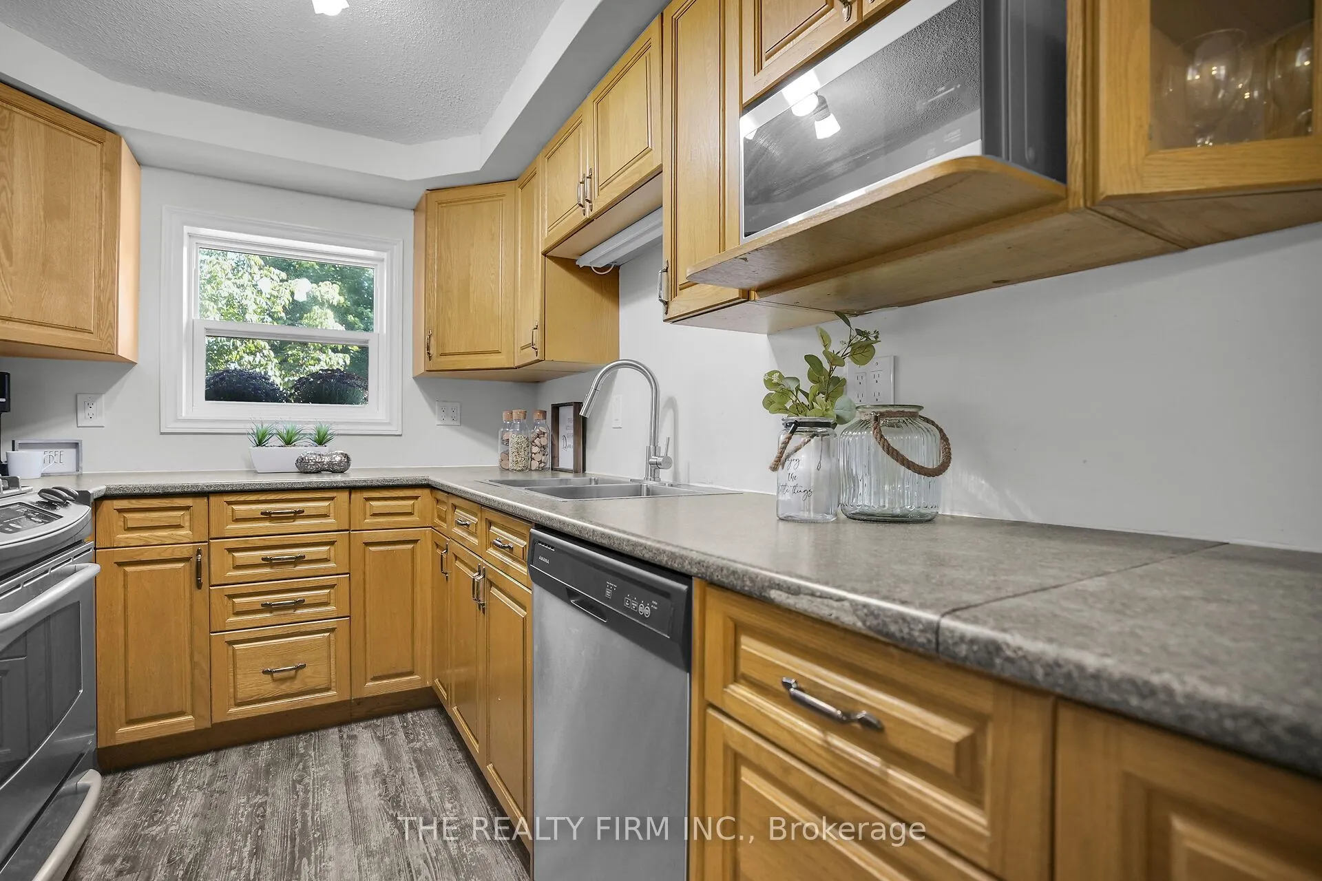 3692 BEVERLY Glen