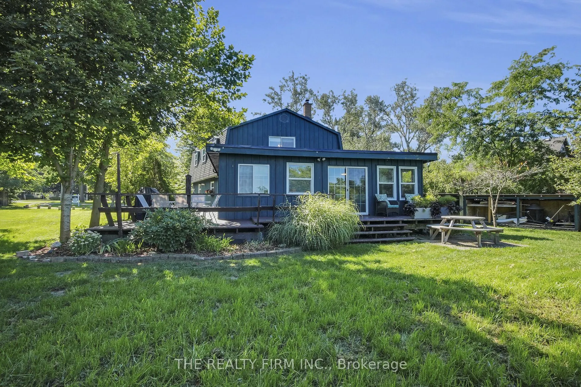 3692 BEVERLY Glen