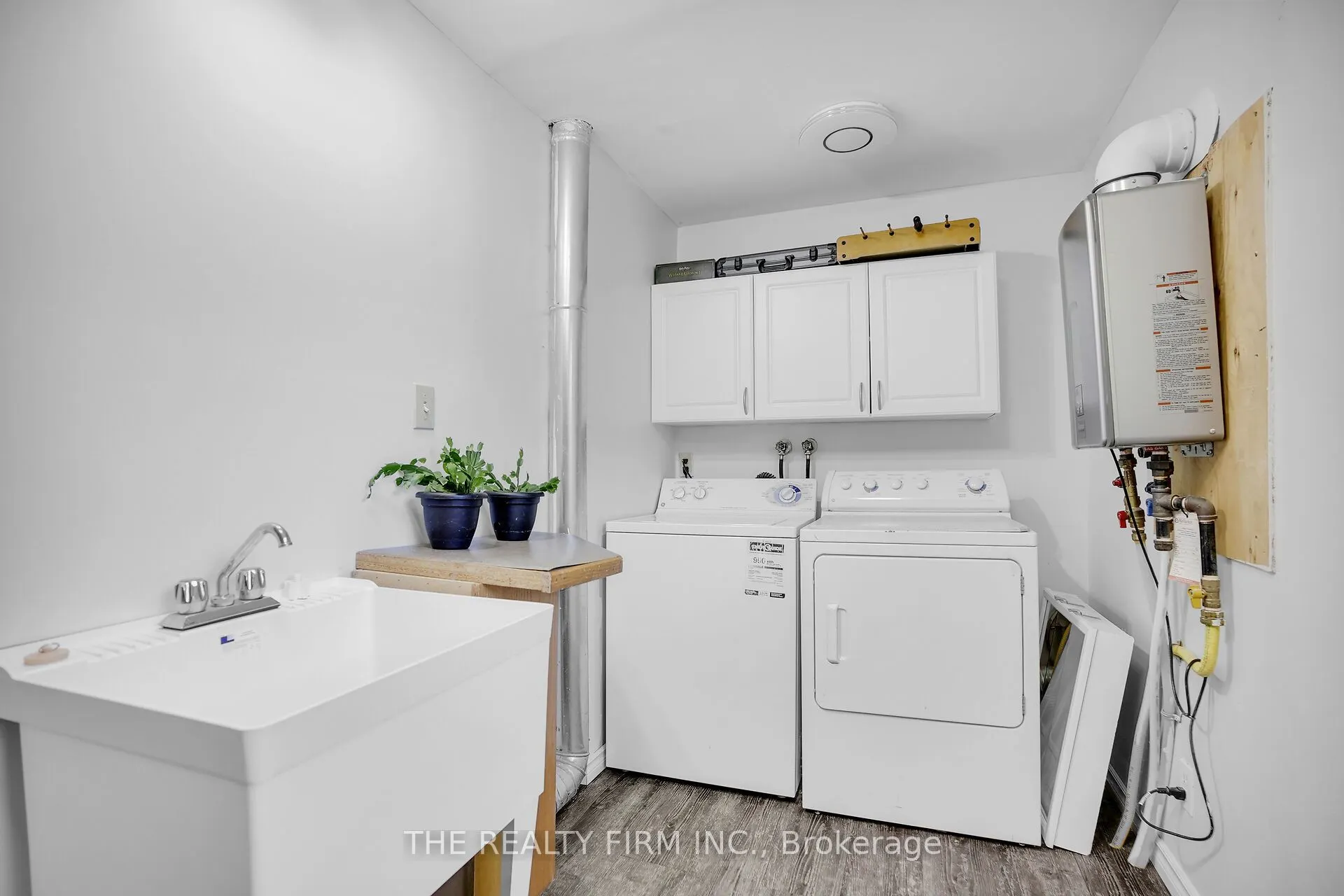 3692 BEVERLY Glen