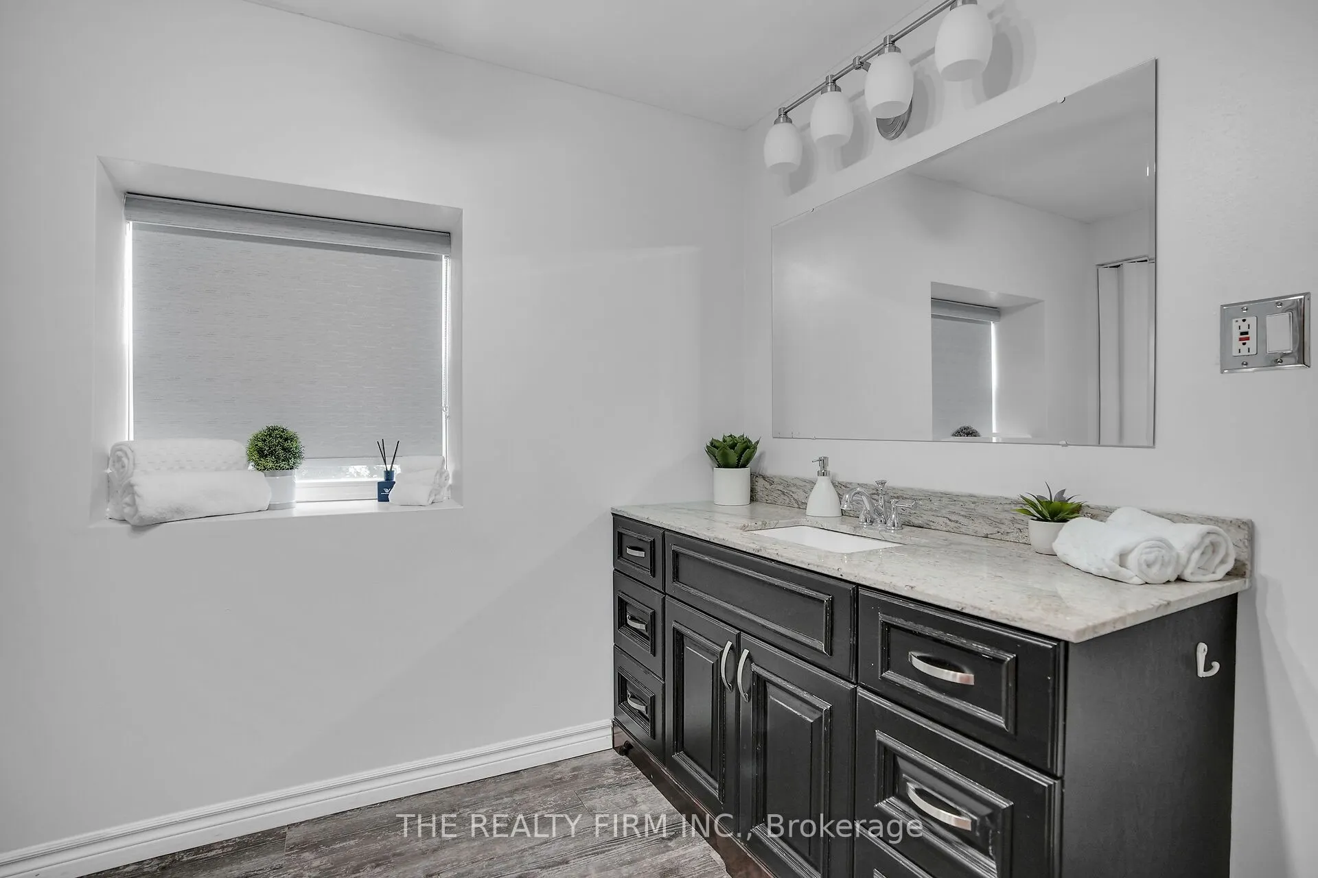 3692 BEVERLY Glen