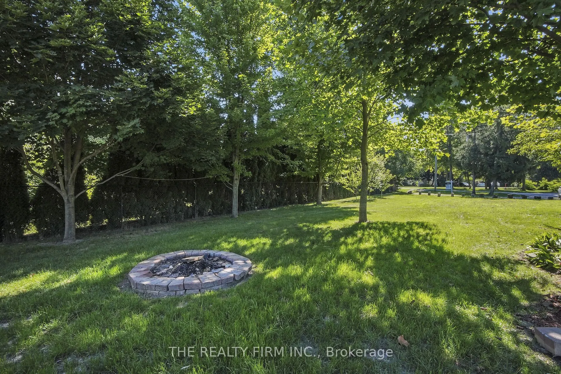 3692 BEVERLY Glen