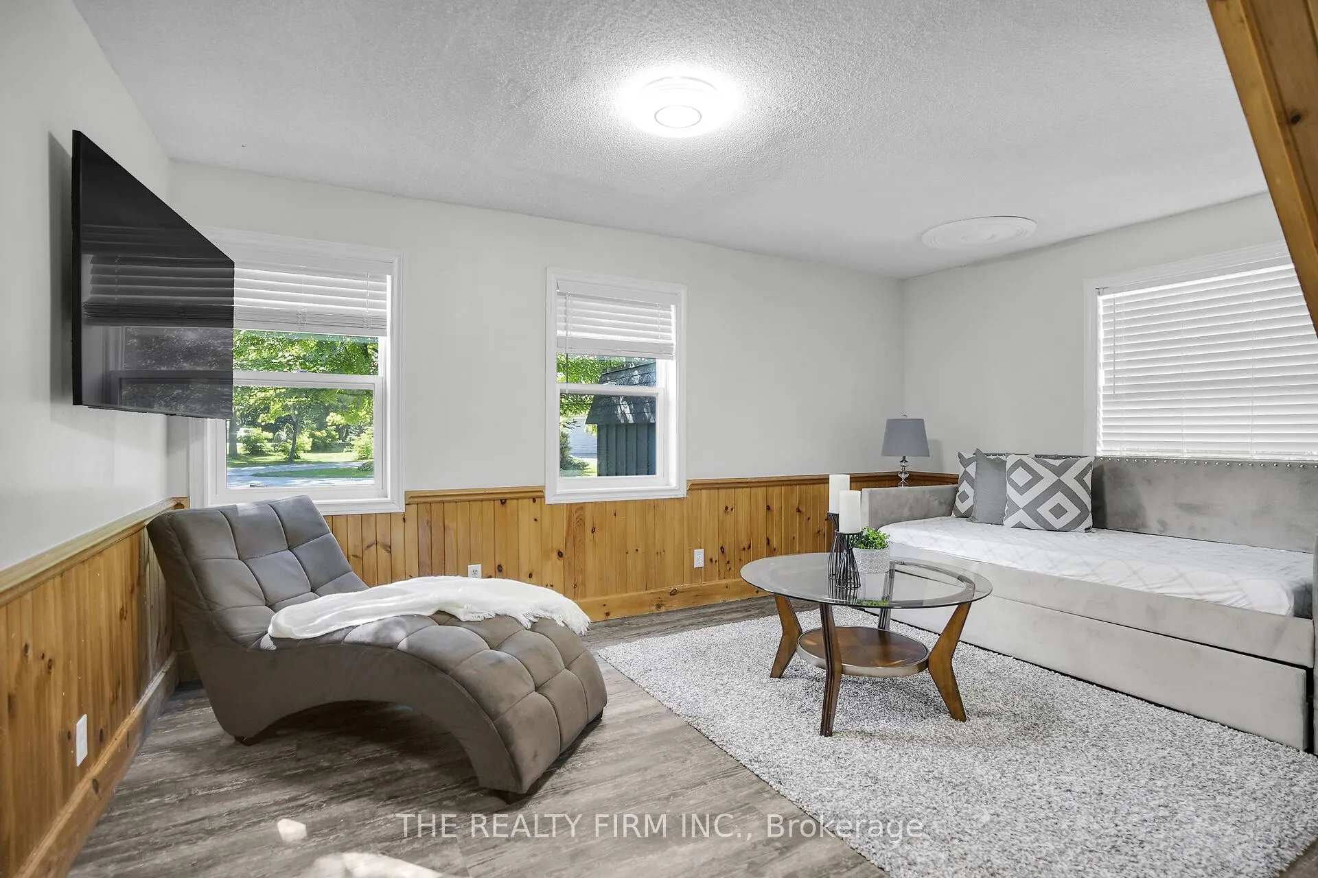 3692 BEVERLY Glen