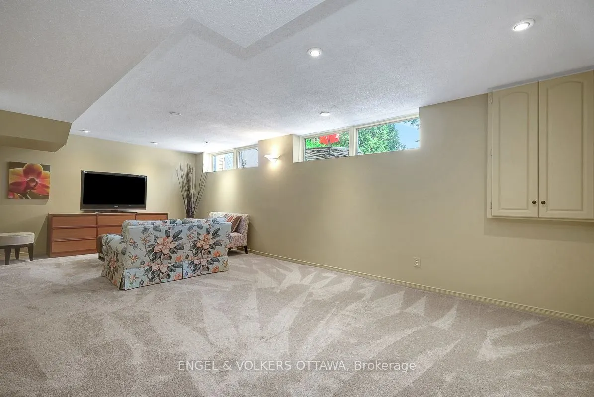 3 Mohawk Crescent