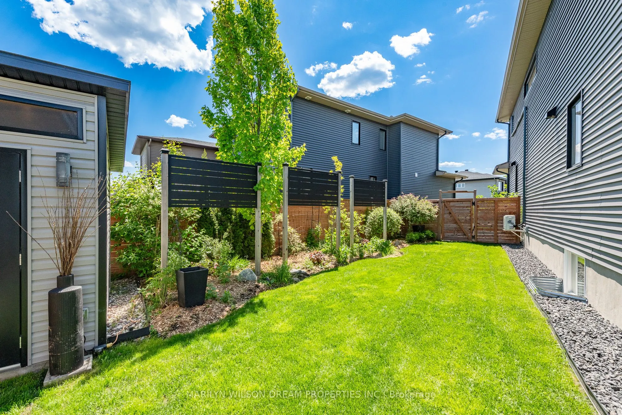 228 Onyx Crescent