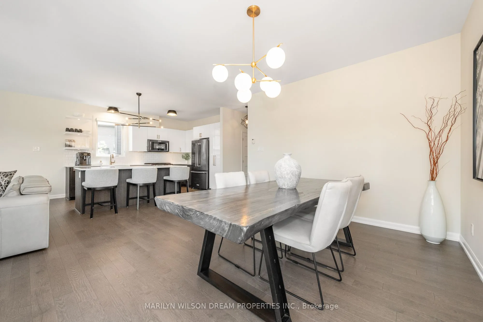 228 Onyx Crescent