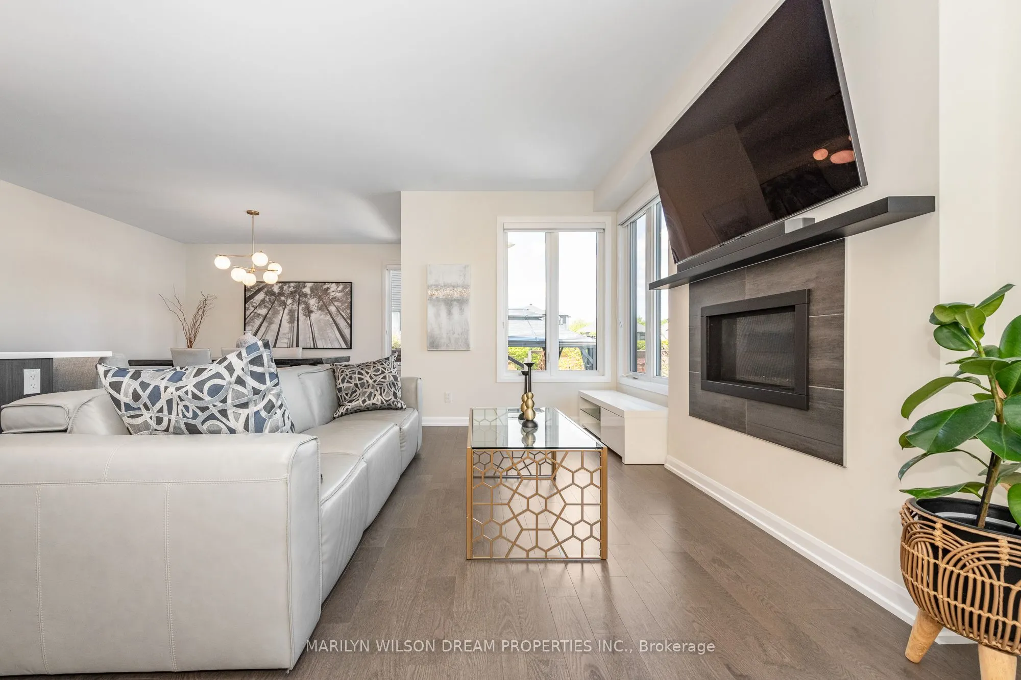 228 Onyx Crescent